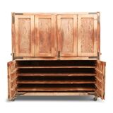 Armoire antique en bois début 20ème siècle