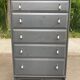 Chiffonnier commode scandinave 5 tiroirs gris anthracite en bois massif
