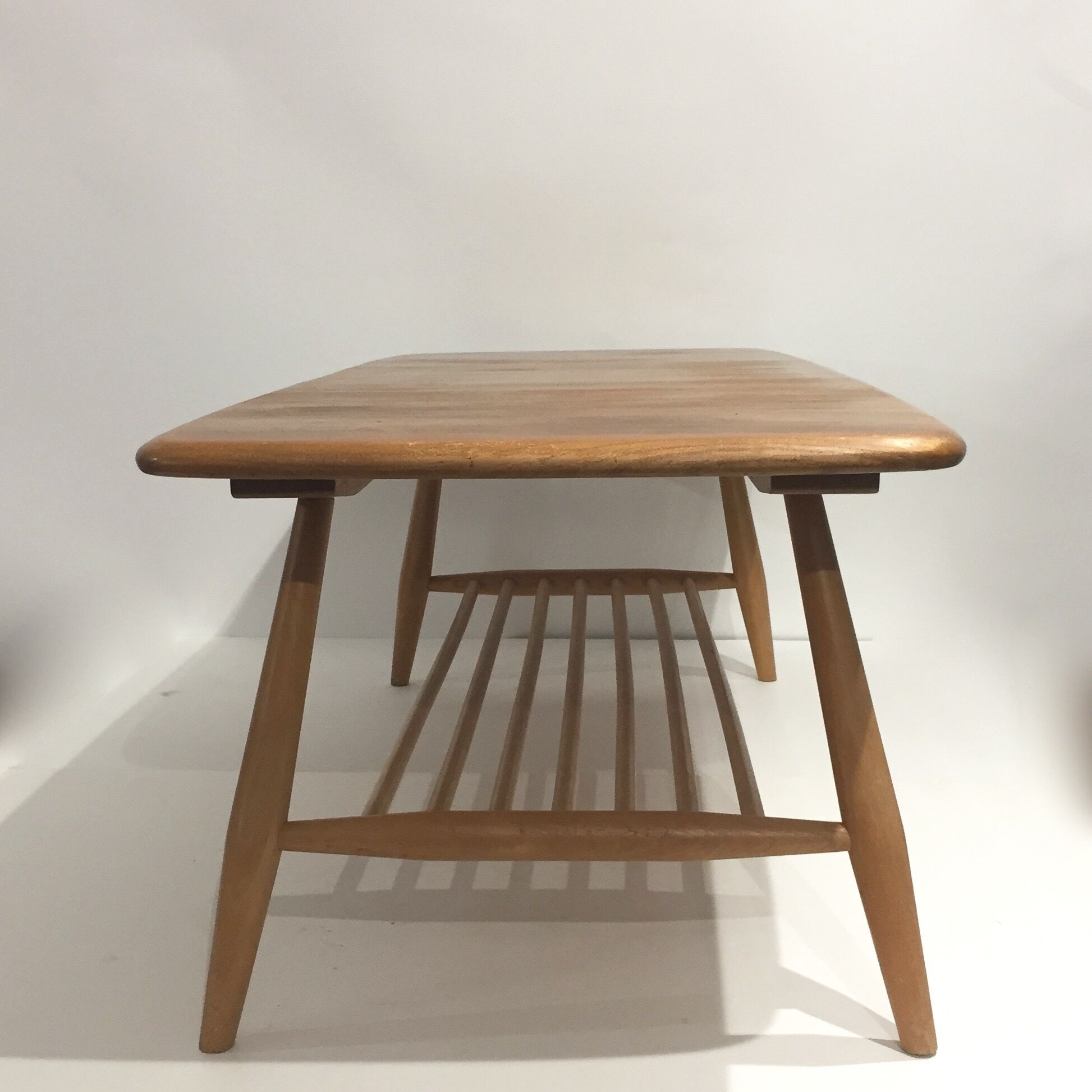 Coffee table Ercol in solid elm
