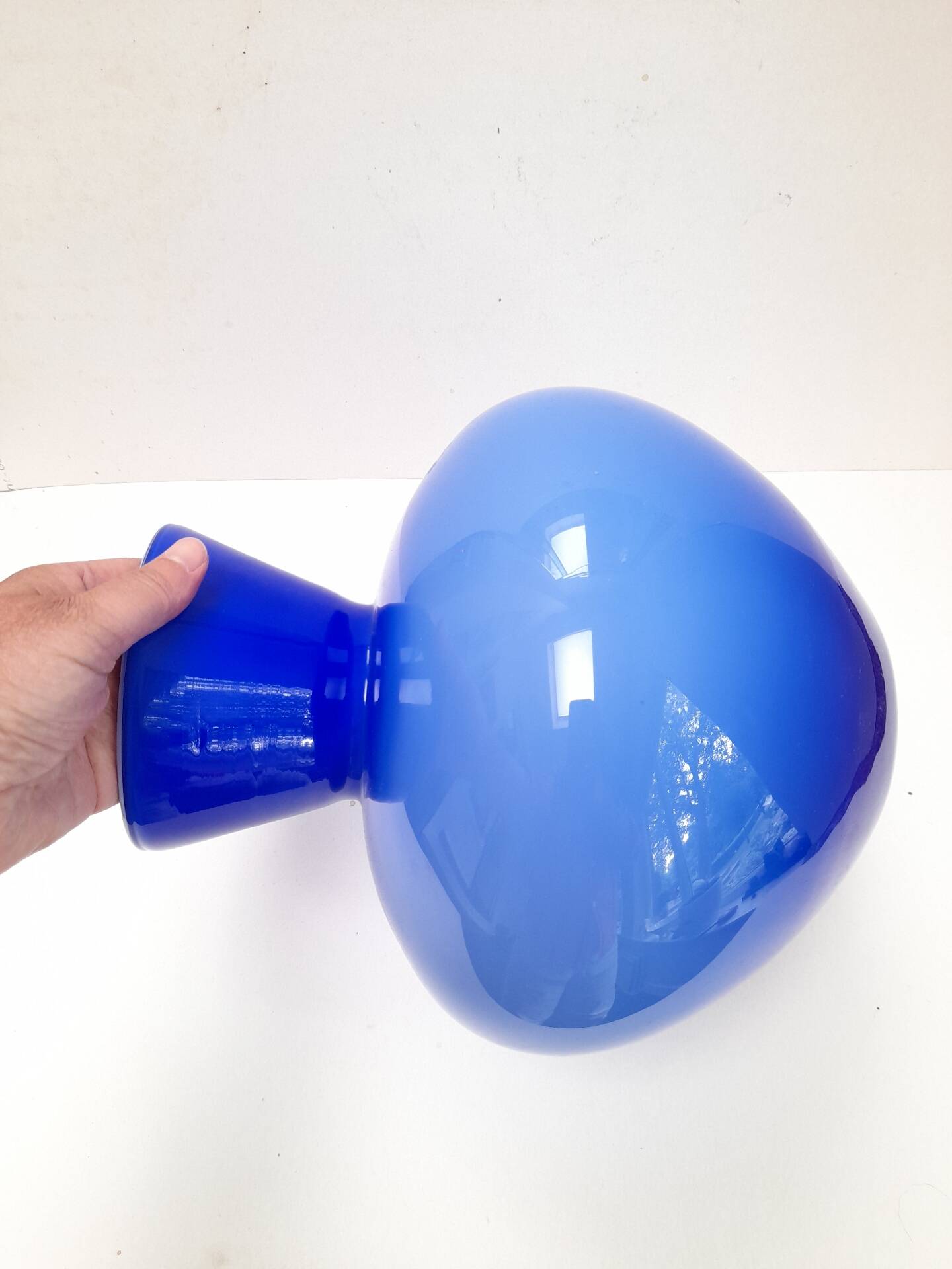 Large Italian vase in blue opaline.