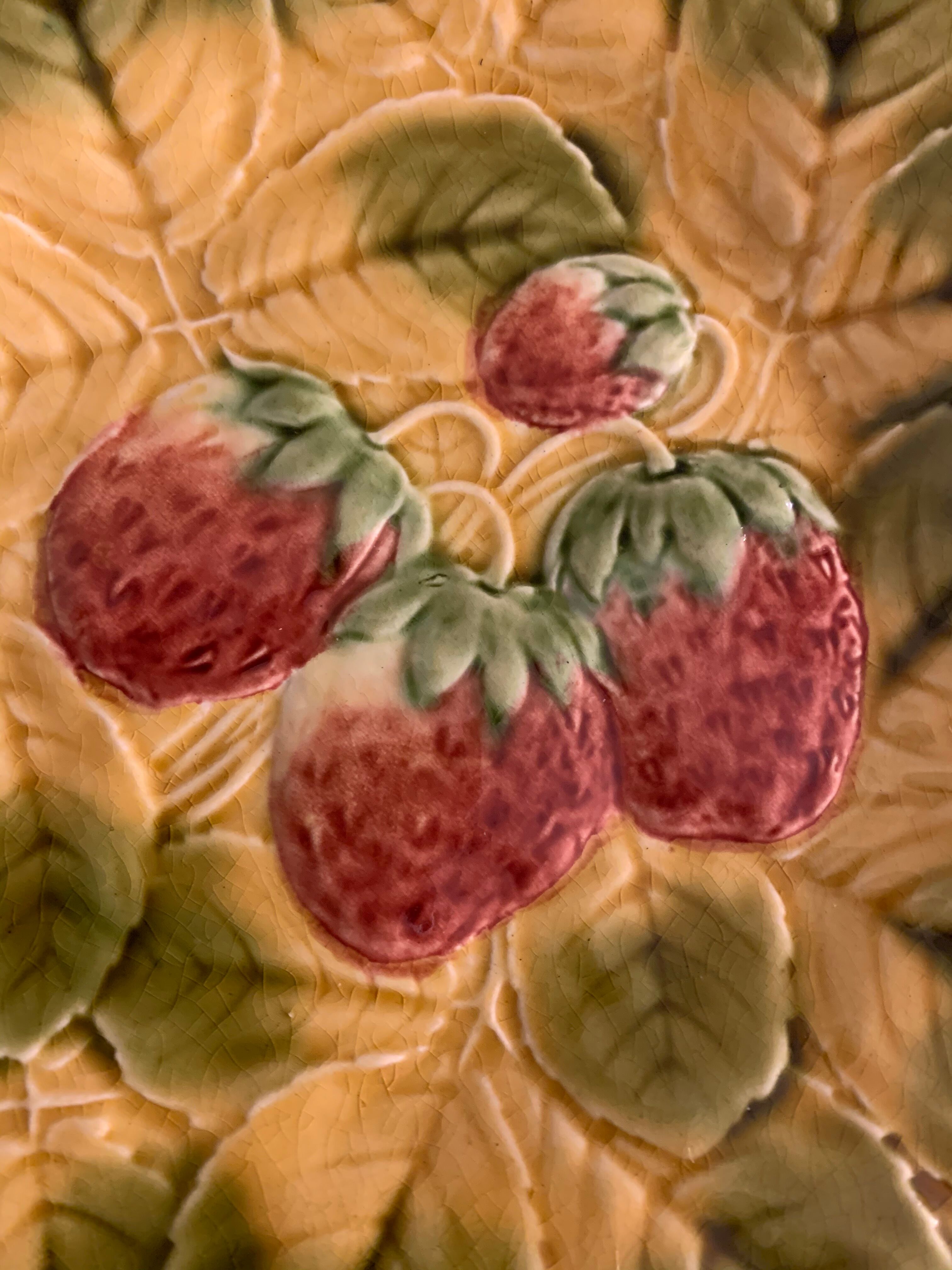 2 dessert plates in Sarreguemines fruit, strawberries and pears, early 19th century