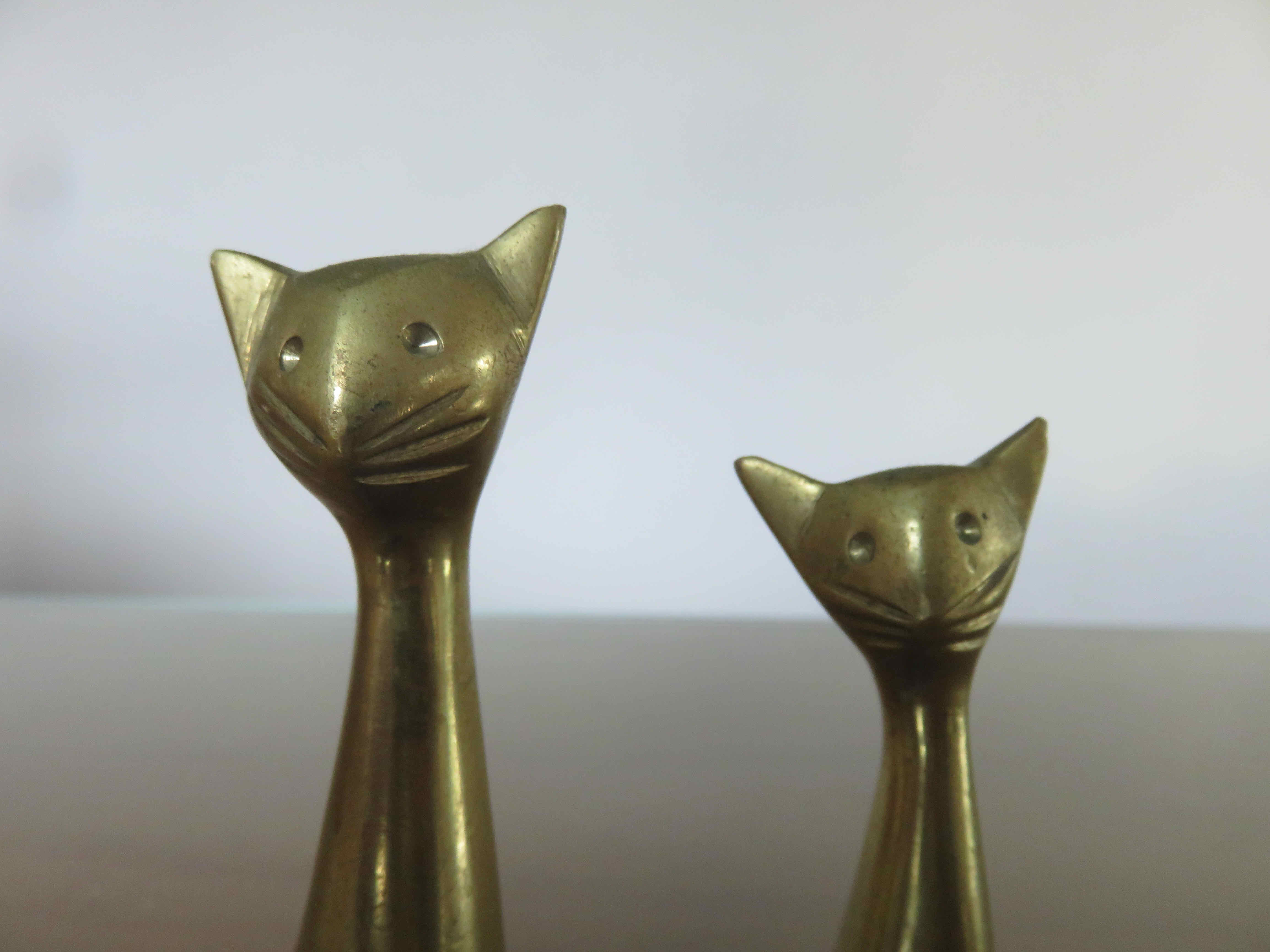Couple of stylized cats in brass 70s
