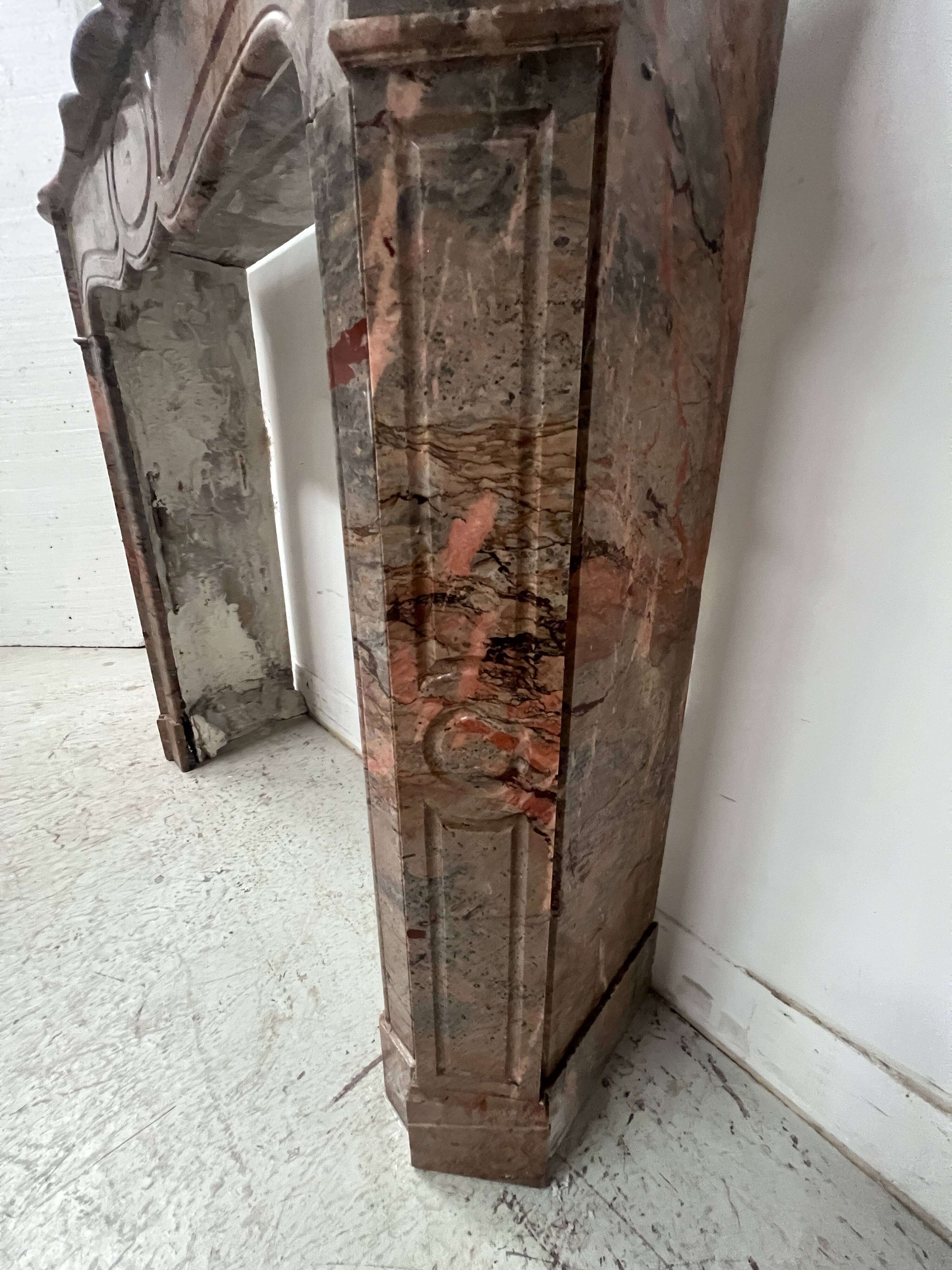 Louis XV style fireplace, "Pompadour" model, grey-pink marble, 20th century