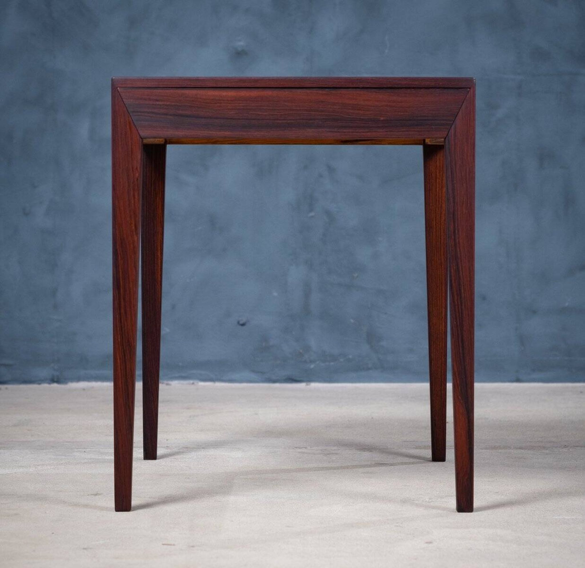 Table d'appoint avec tiroir en palissandre par Severin Hansen pour Haslev Møbelsnedkeri, années 1950.