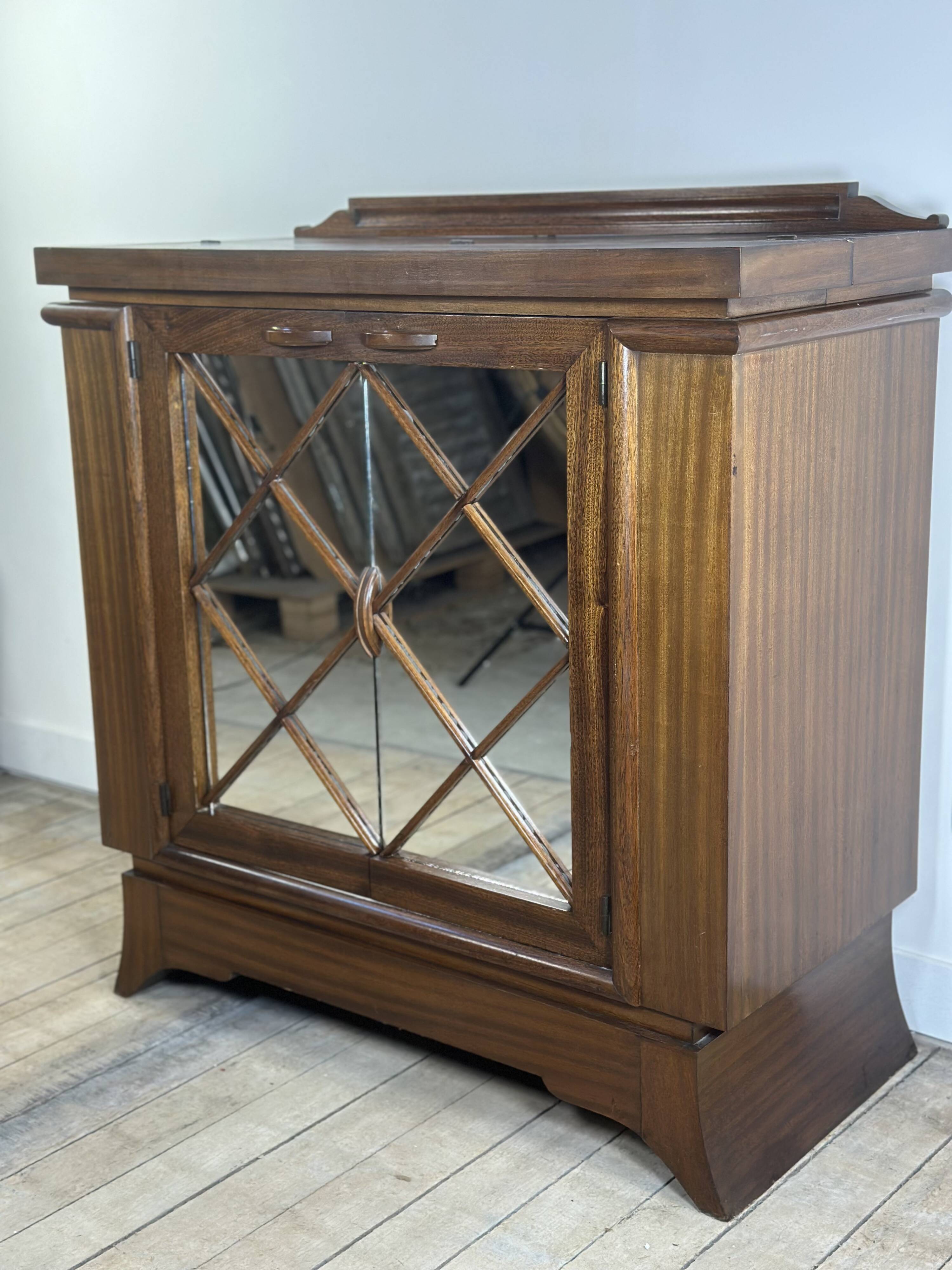 Meuble bar Art Déco en placage d'acajou édition AV, 1930