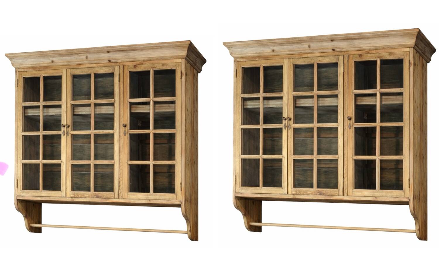 Vitrines murales en bois massif et en verre