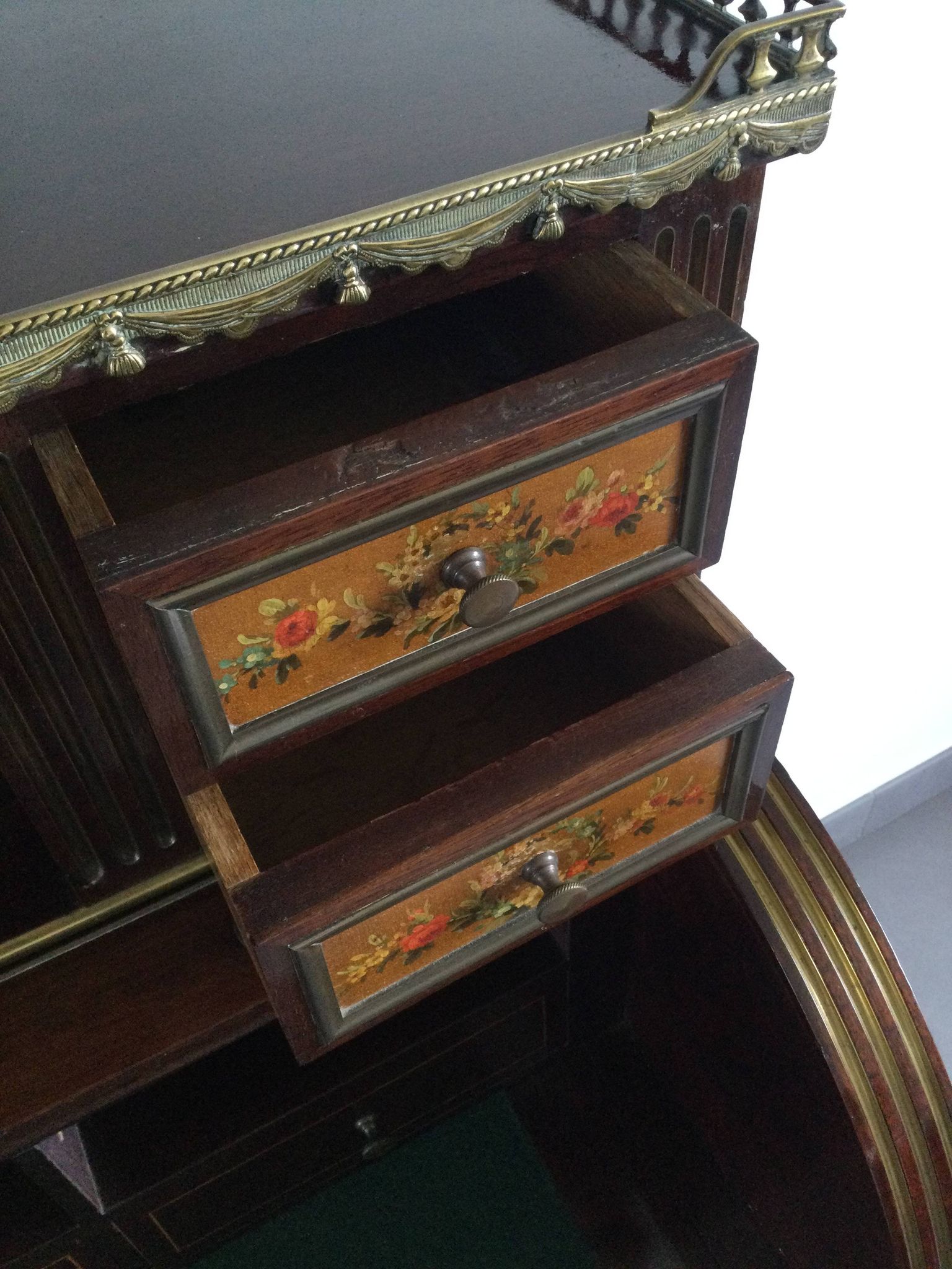 Bonheur Du Jour De Style Louis XVI En Acajou