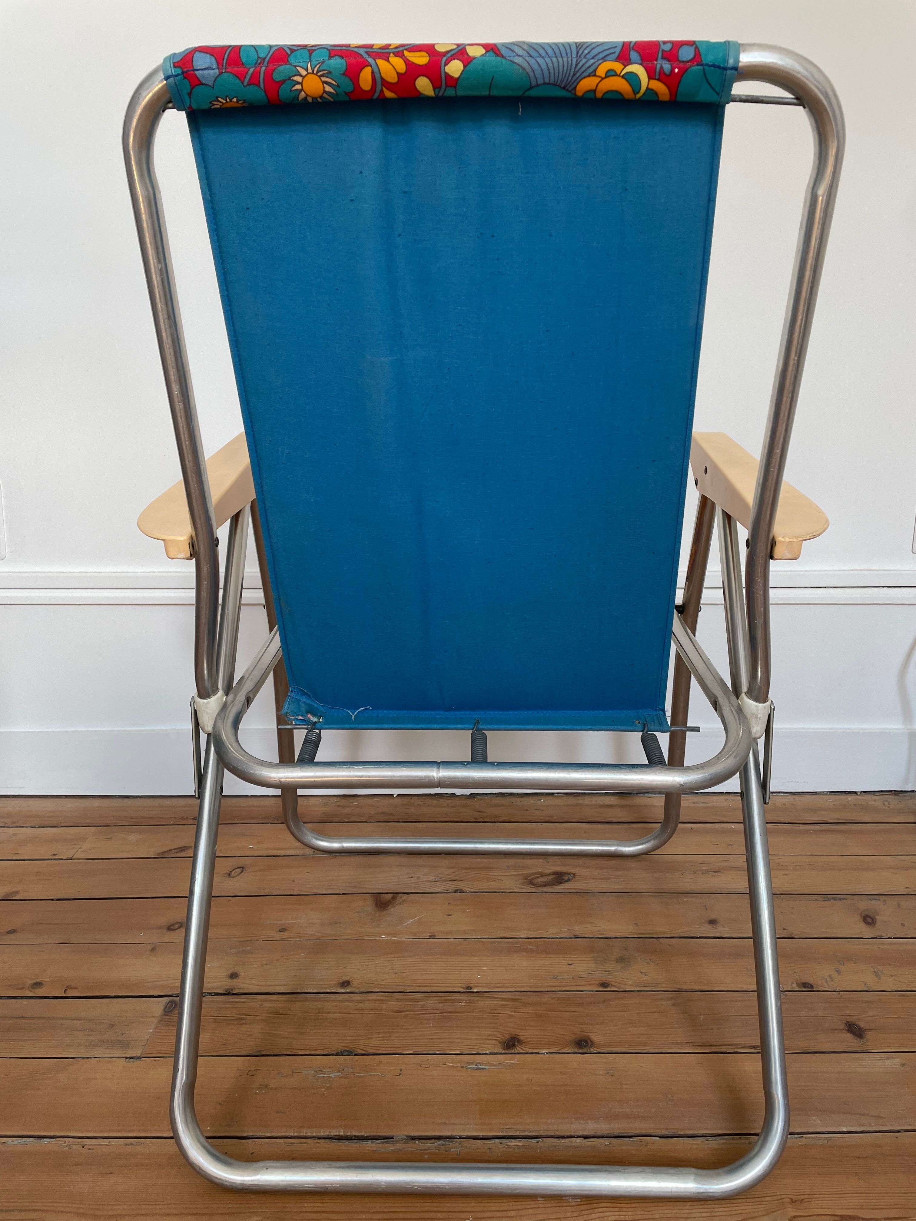 Folding camping chair
