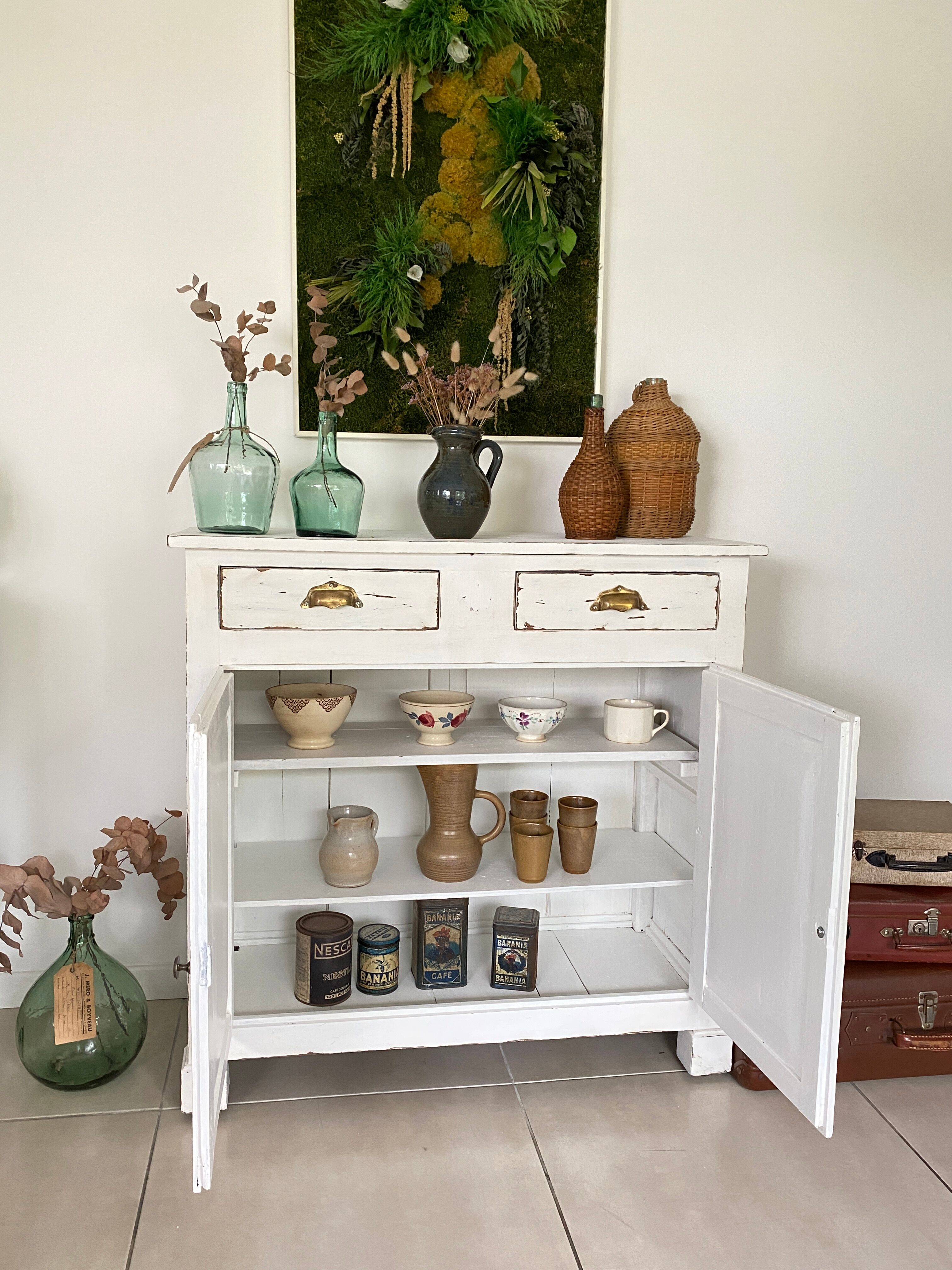 White Parisian buffet