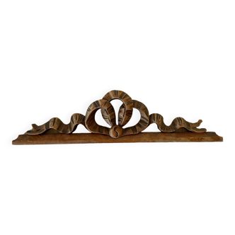 Fronton ruban , elément décoratif en bois sculpté