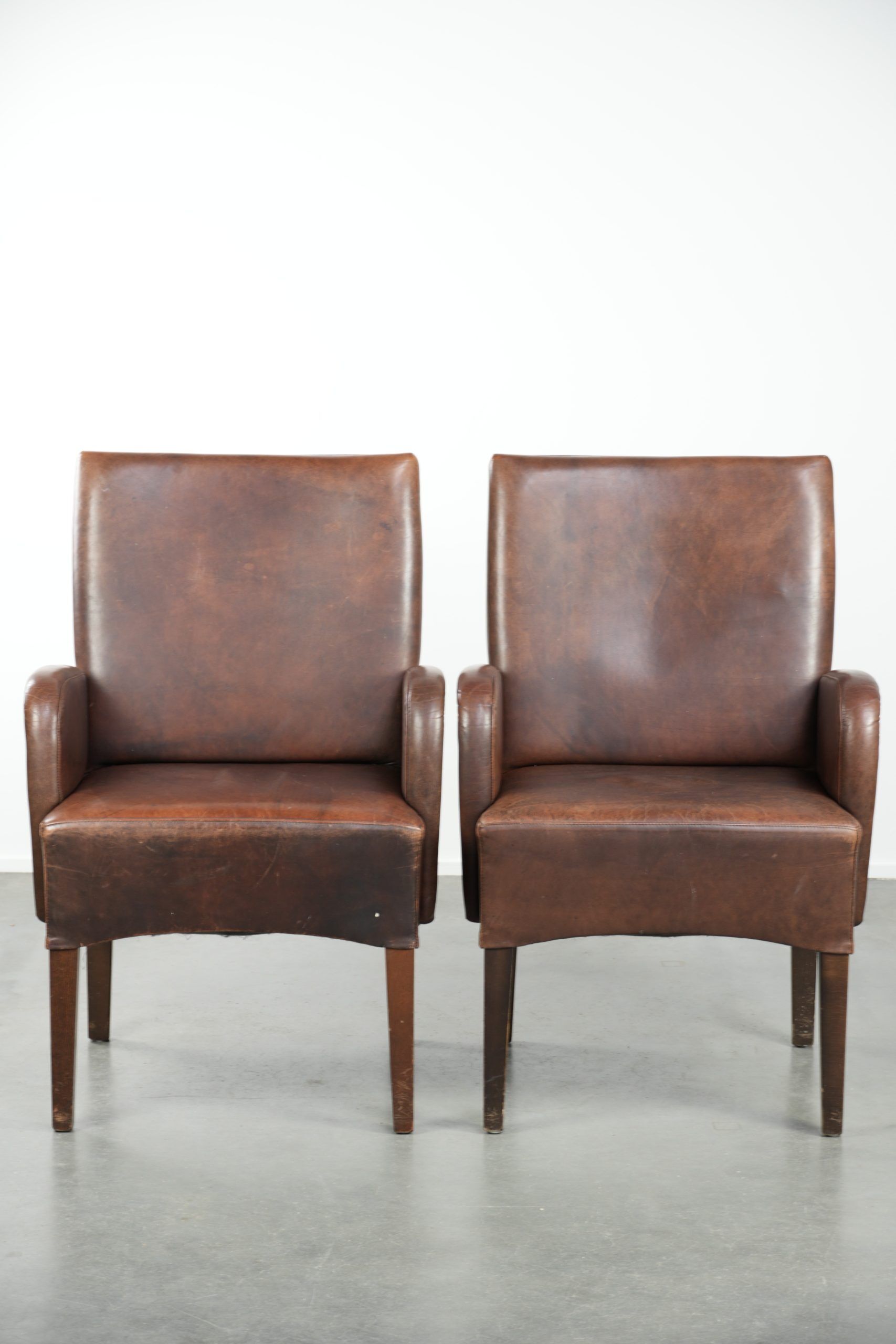 Set of 6  dining chairs/side chairs with armrests made of cow leather