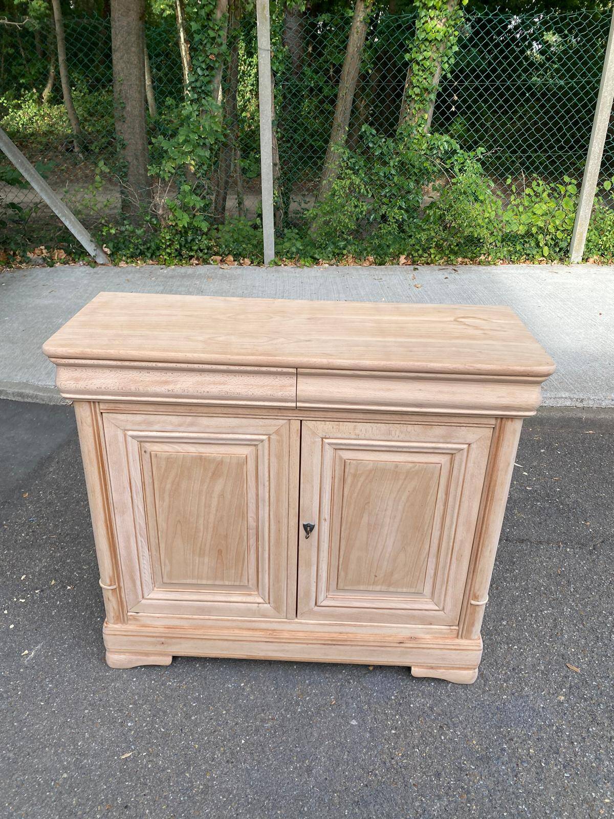 Louis Philippe buffet with 2 drawers and 2 doors, stripped wood from the 2000s.