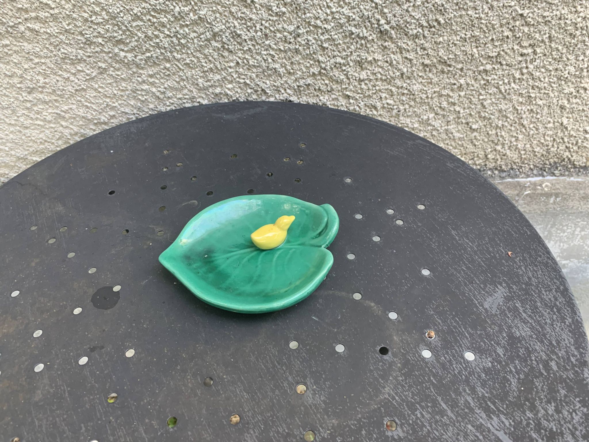 Empty pocket, duck soap dish on green barbotine leaf vintage