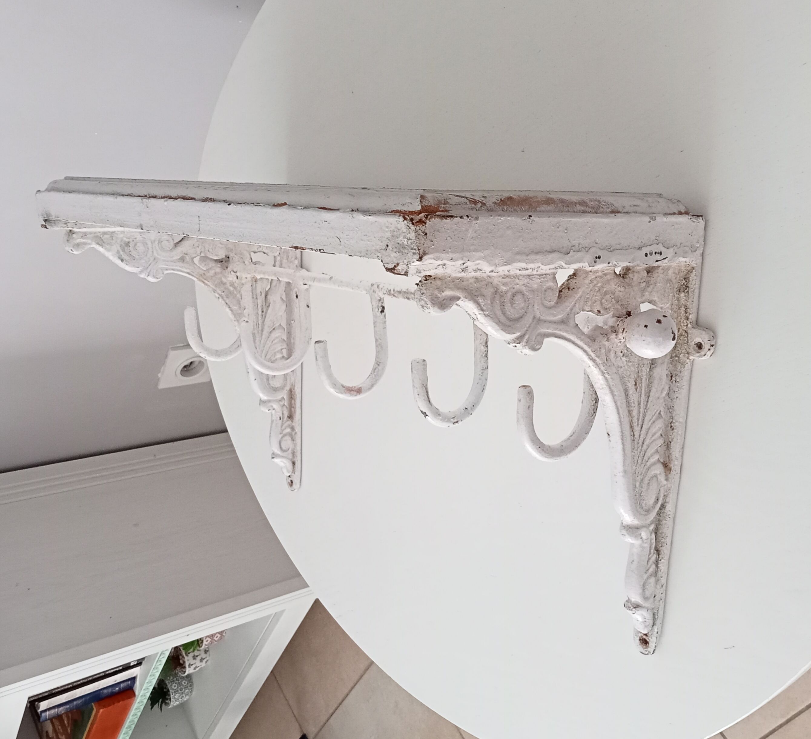 Old coat rack in cast iron and wood, 20s/30s