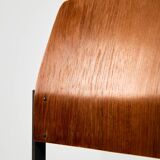 Chaise en teck sur base en métal