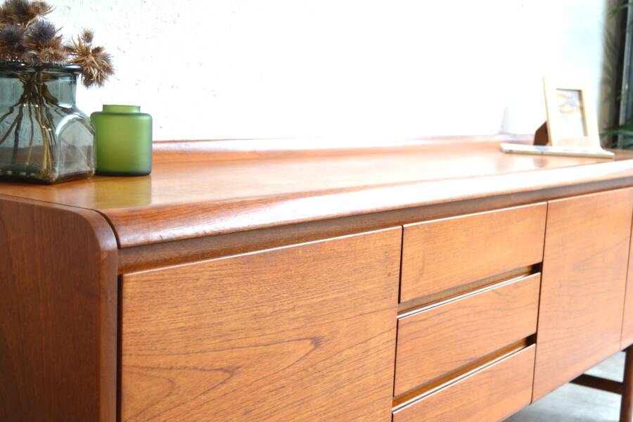 Sideboard by White & Newton curved * 208 cm