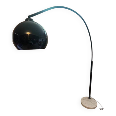 Lampe sur pied de style Arco – années 1960/70 – Marbre et métal laqué noir