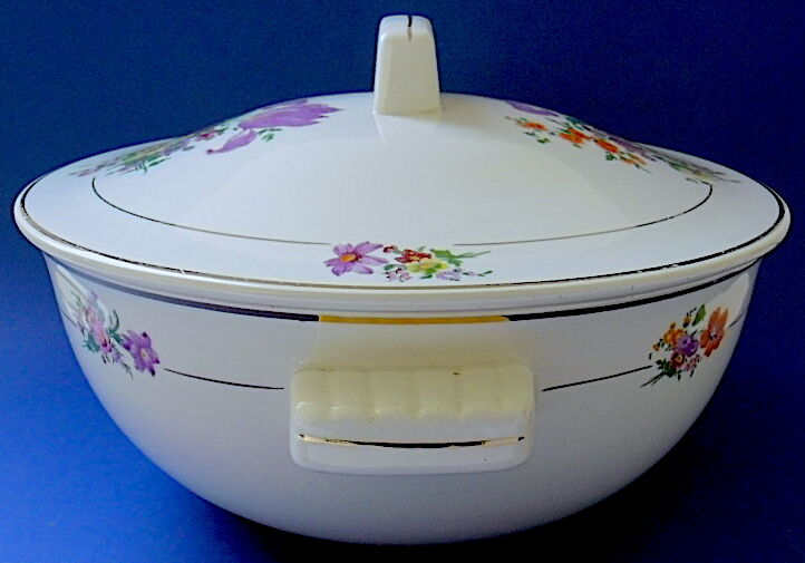 Soupière en semi-porcelaine d'Orchies à décor floral