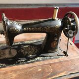 Sewing machine singer