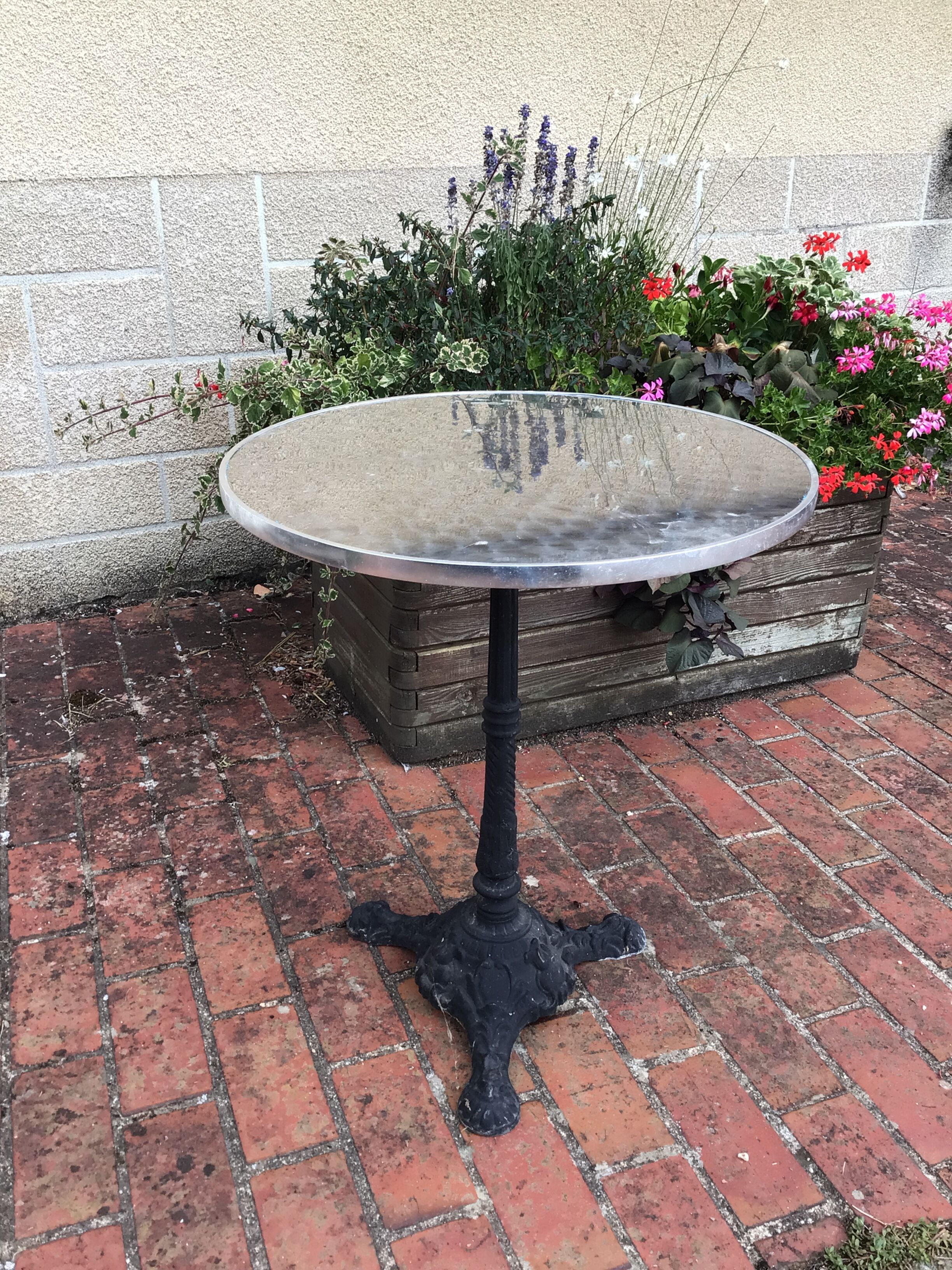 Bistro table cast iron legs and aluminum top