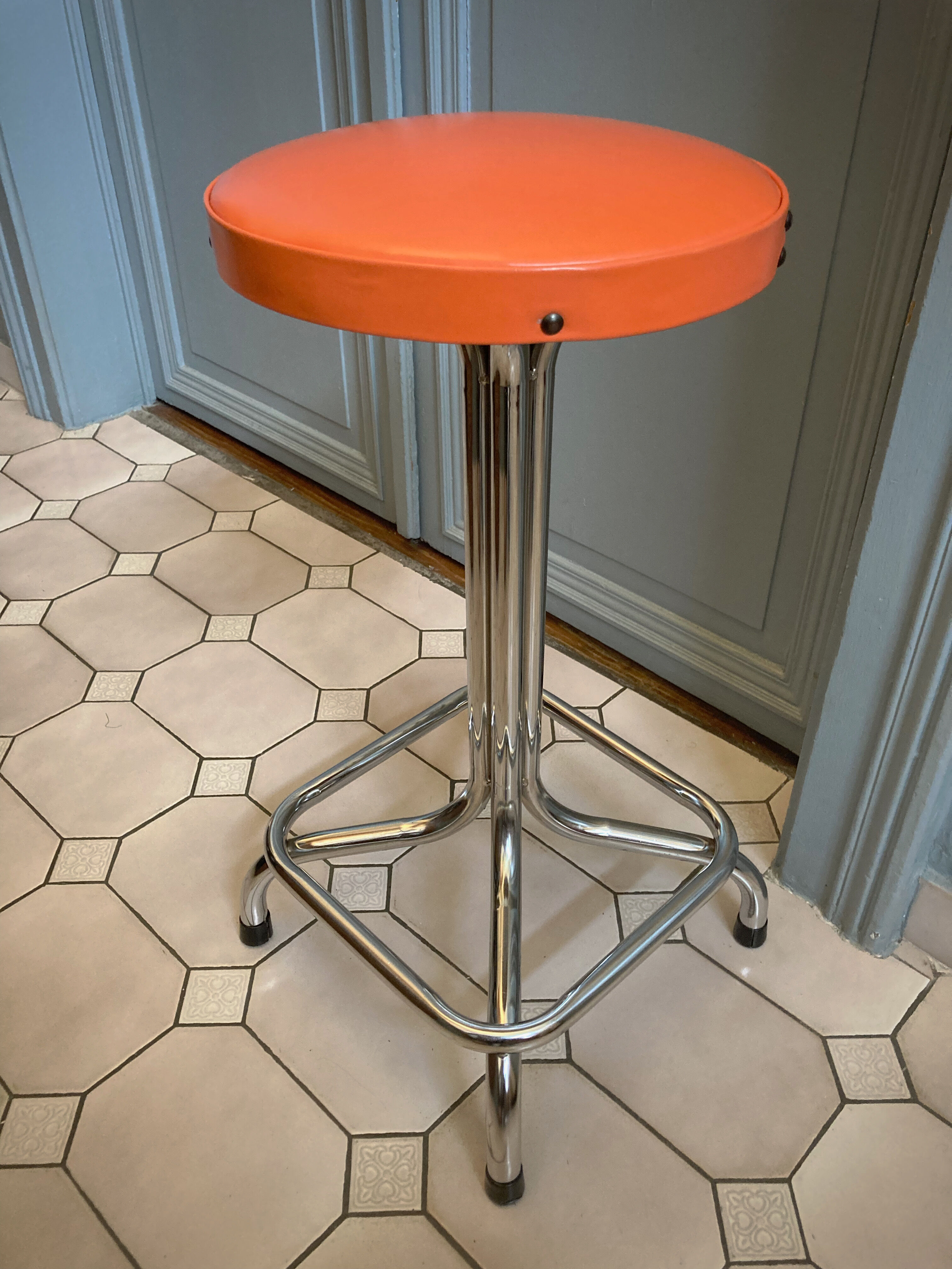 Duo of chair and stool 1970 orange and chromes