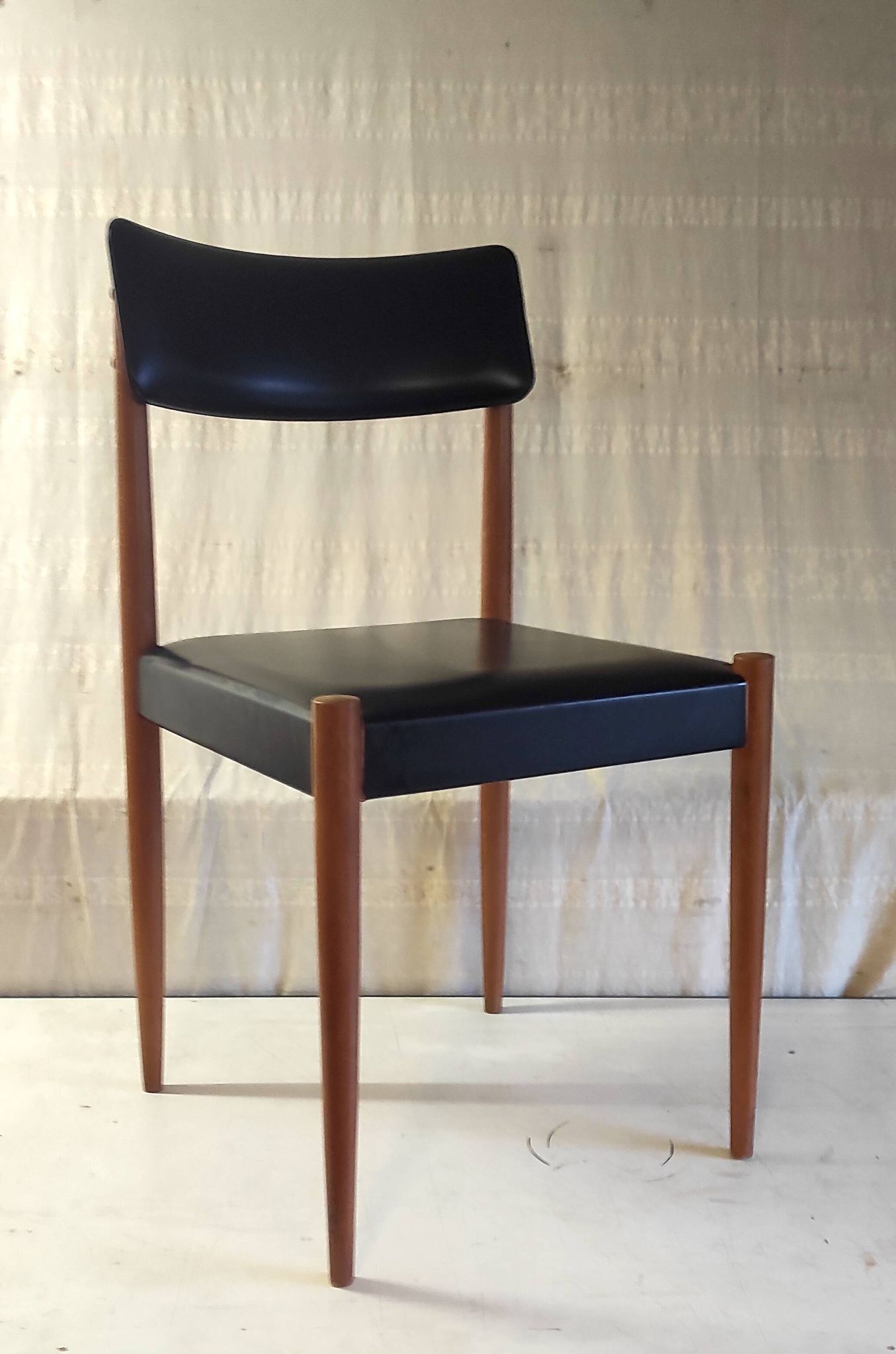 Scandinavian style chair in wood and faux leather - 1960s/70s
