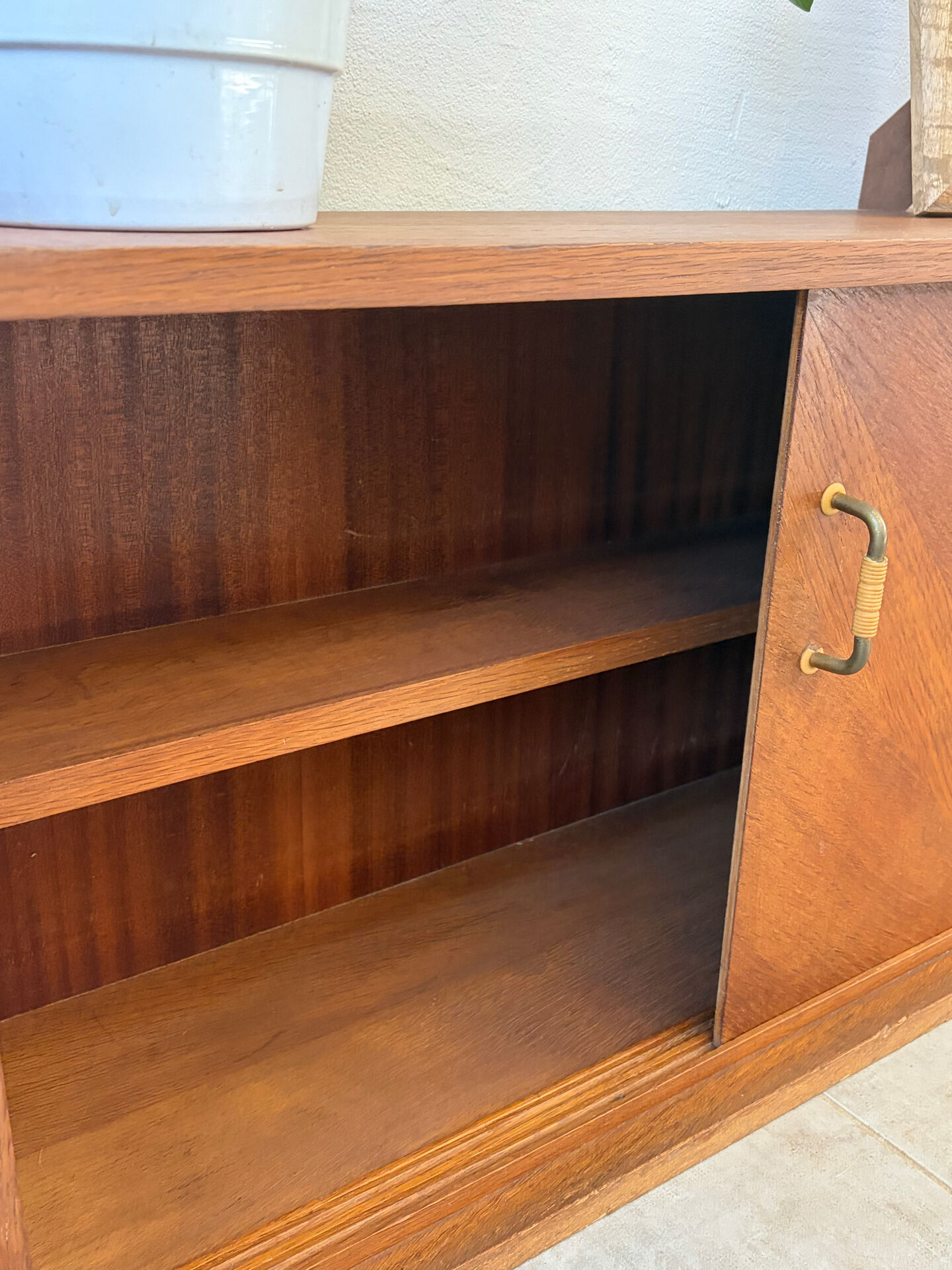 Vintage 1960s TV unit/storage.