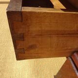 Commode ancienne en noyer massif