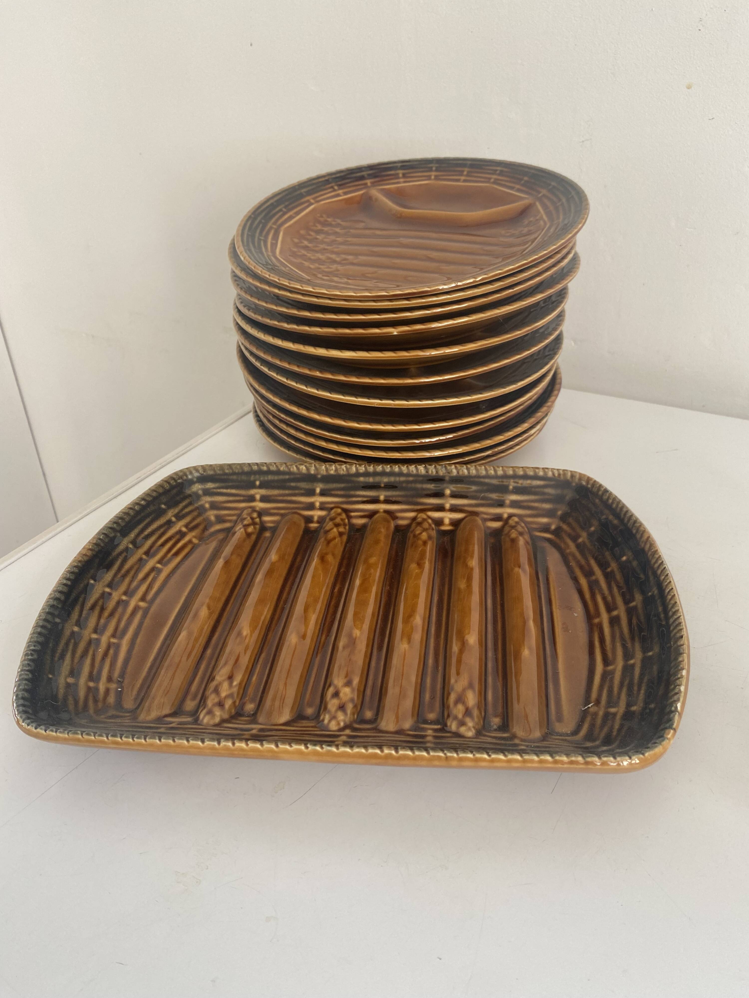 Asparagus service Sarreguemines 1 dish and 12 plates in barbotine.