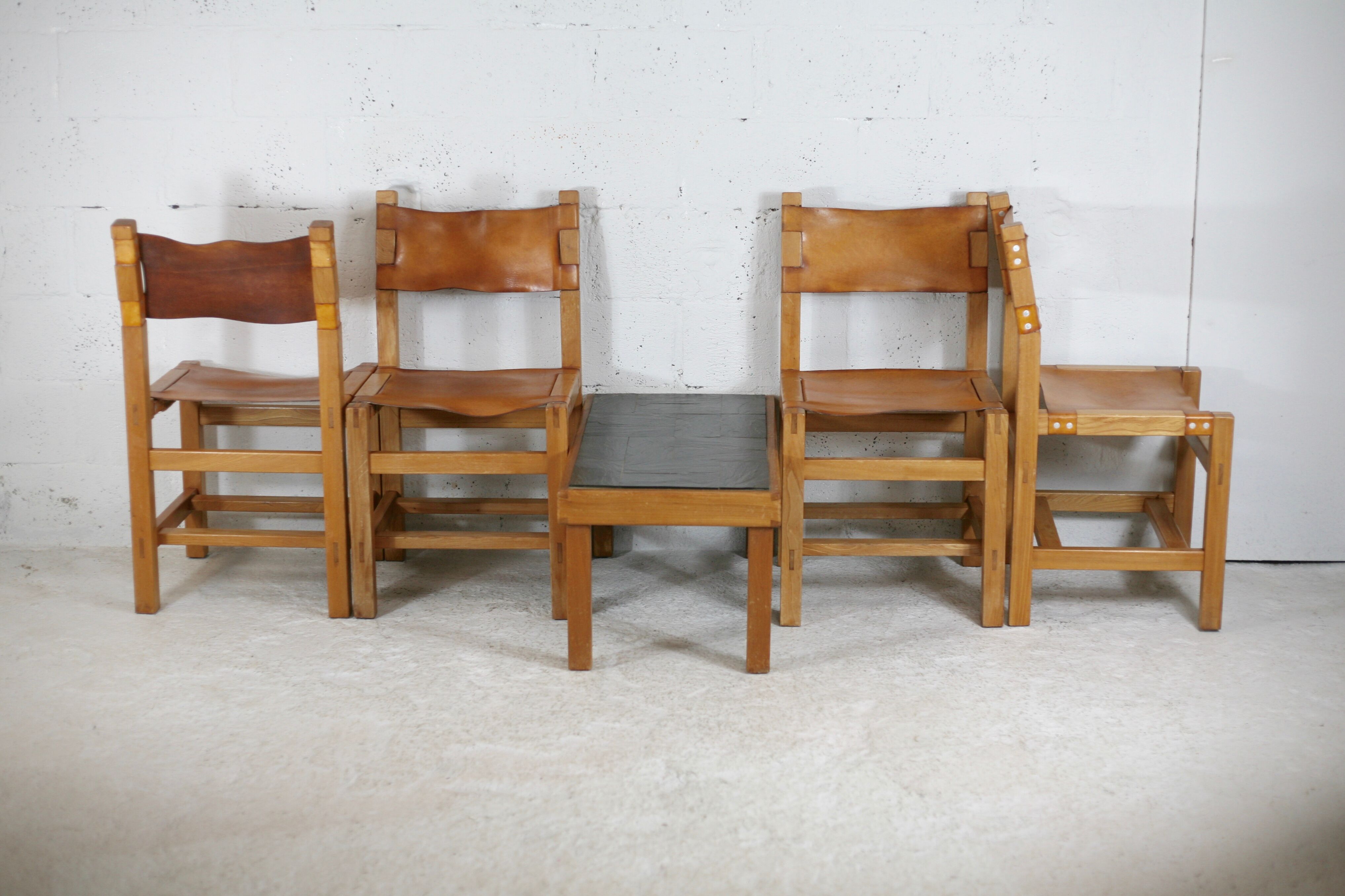 Ensemble de 4 chaises et table basse Maison Regain, France, circa 1970