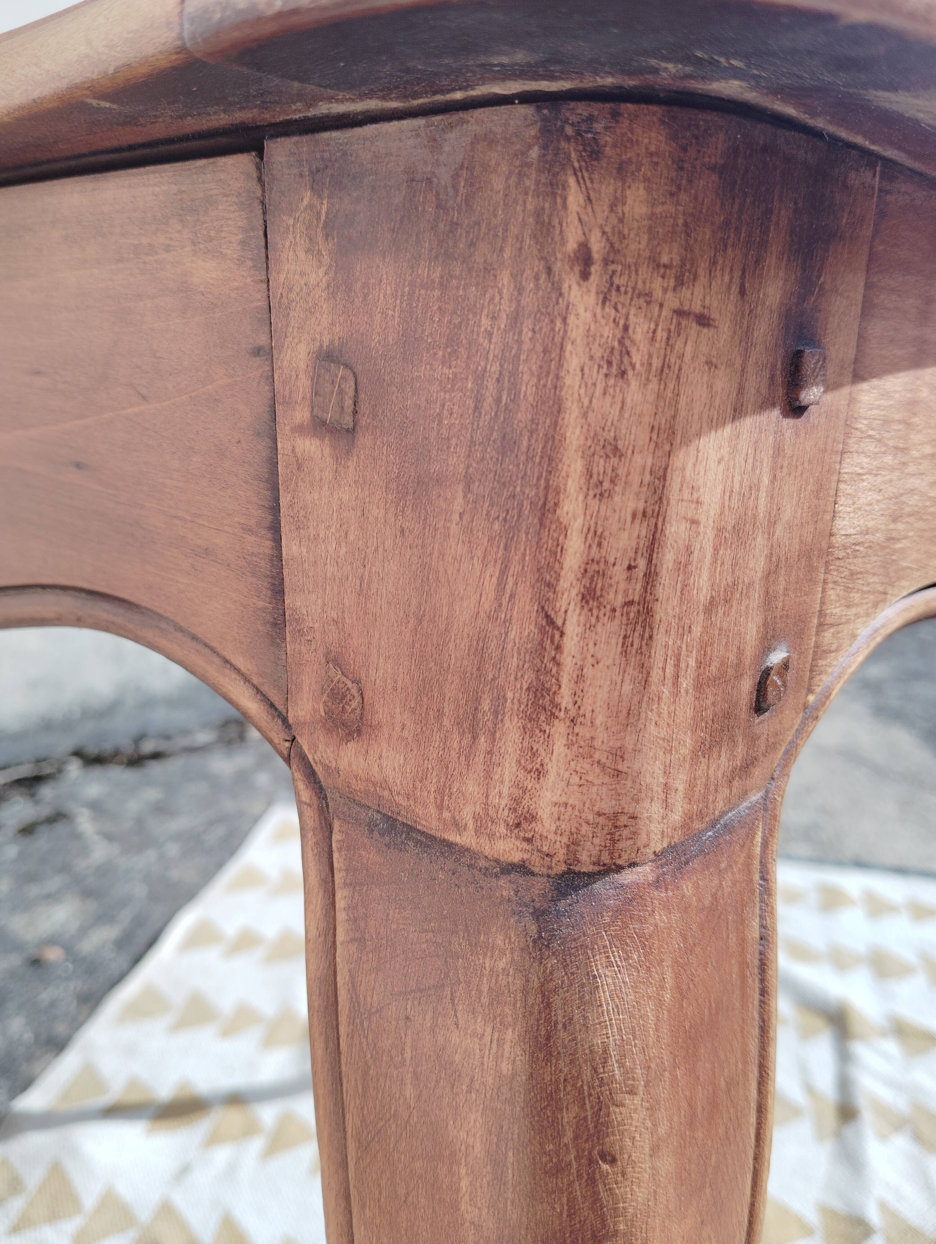 Table ou écritoire style Louis XV noyer éclairci