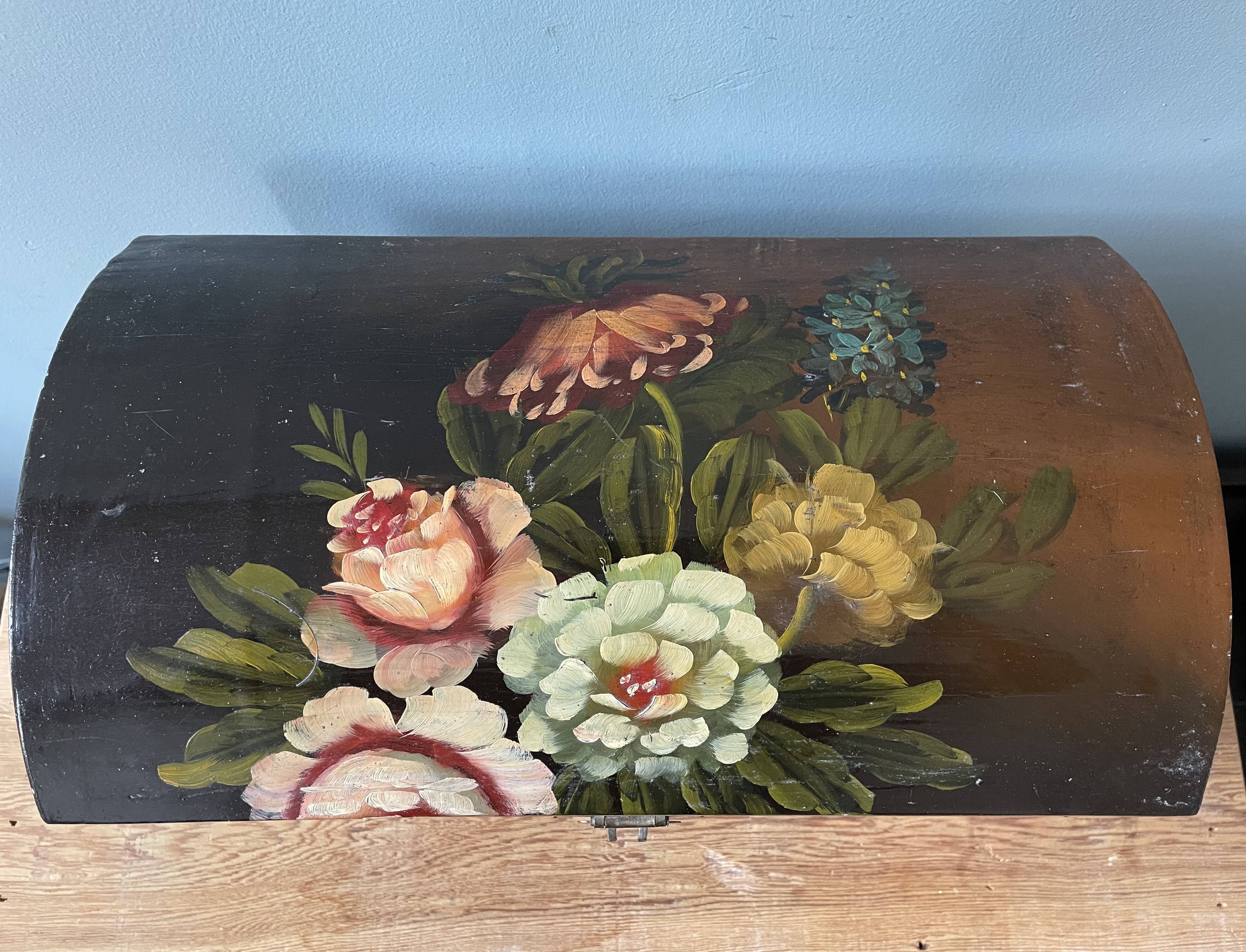 Antique chest in painted lacquered wood