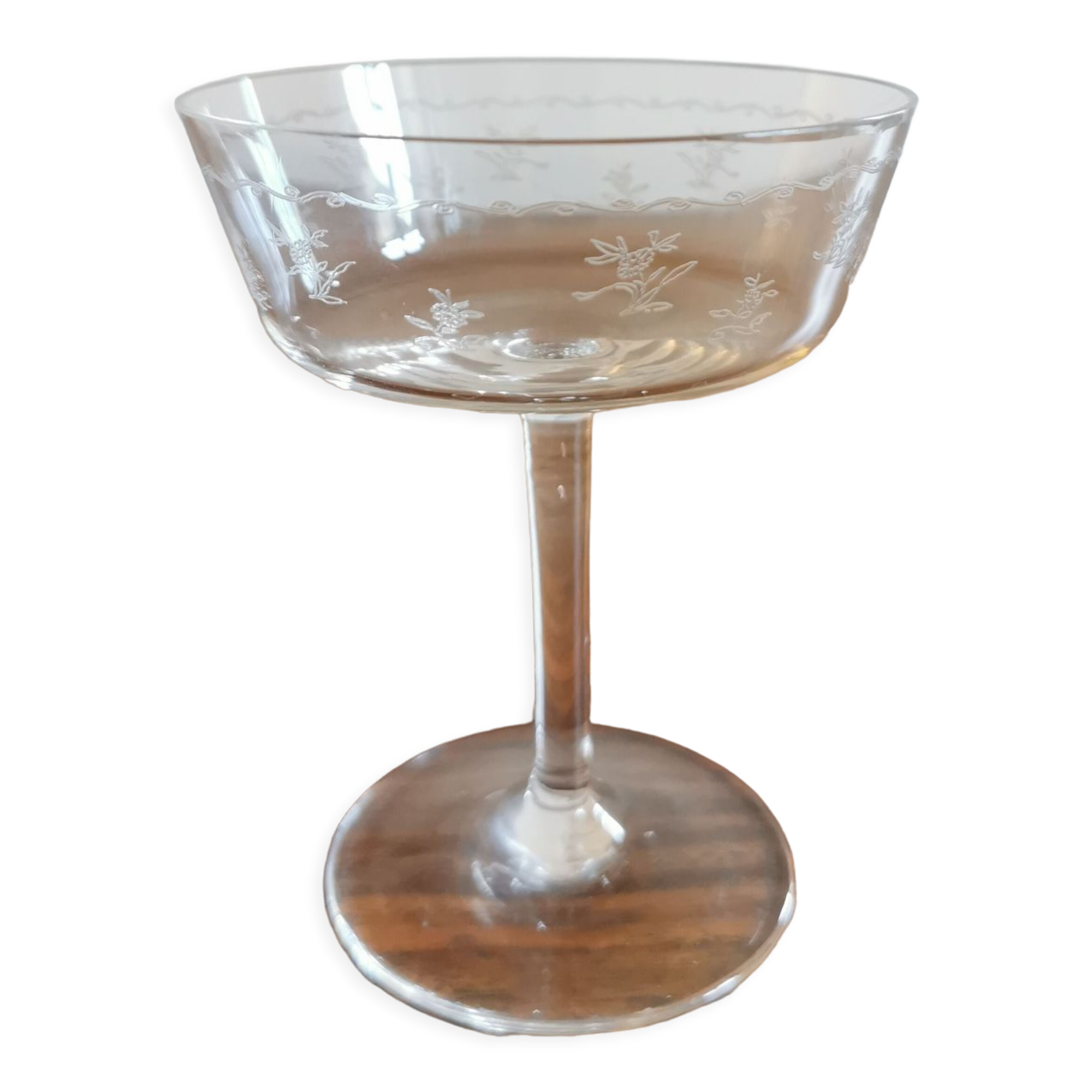 6 glasses of vintage engraved crystal champagne
