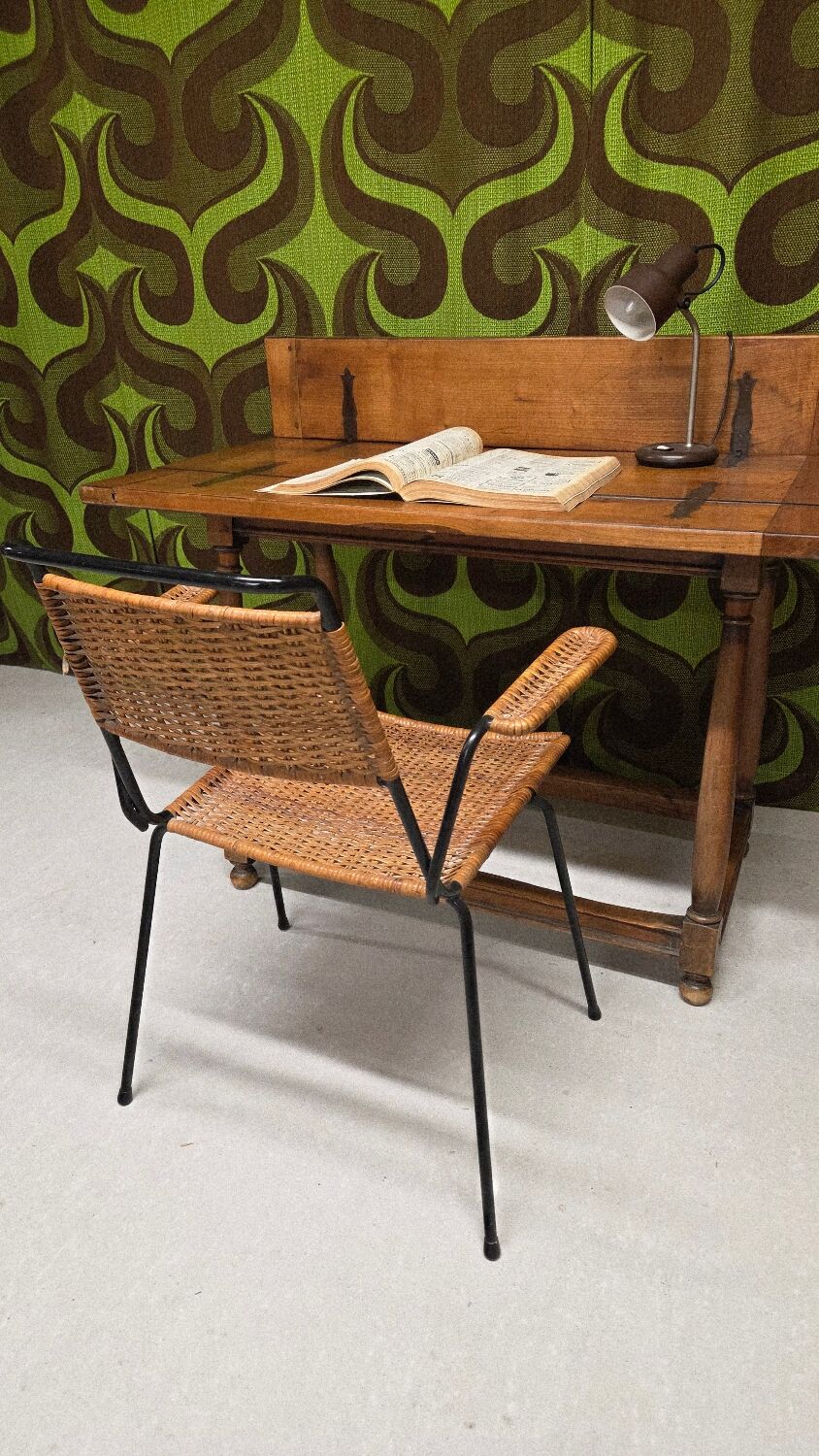 Console table in walnut, 20th century.