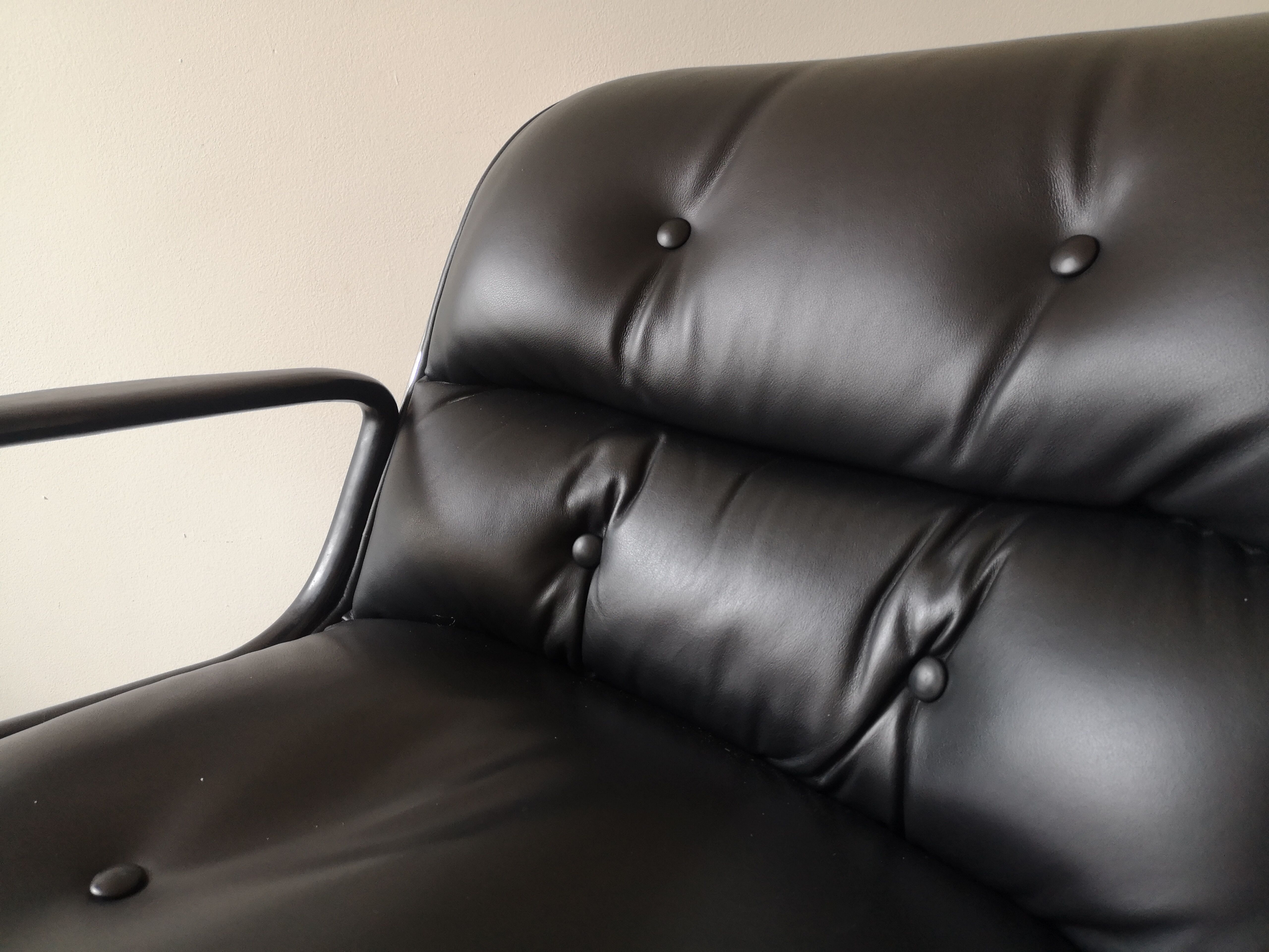 Fauteuil de bureau en cuir noir by Charles pollock pour Knoll,1970