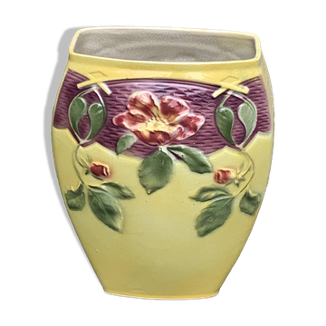 Vase en barbotine ceramique émaillée jaune, motif de fleurs roses aubépines