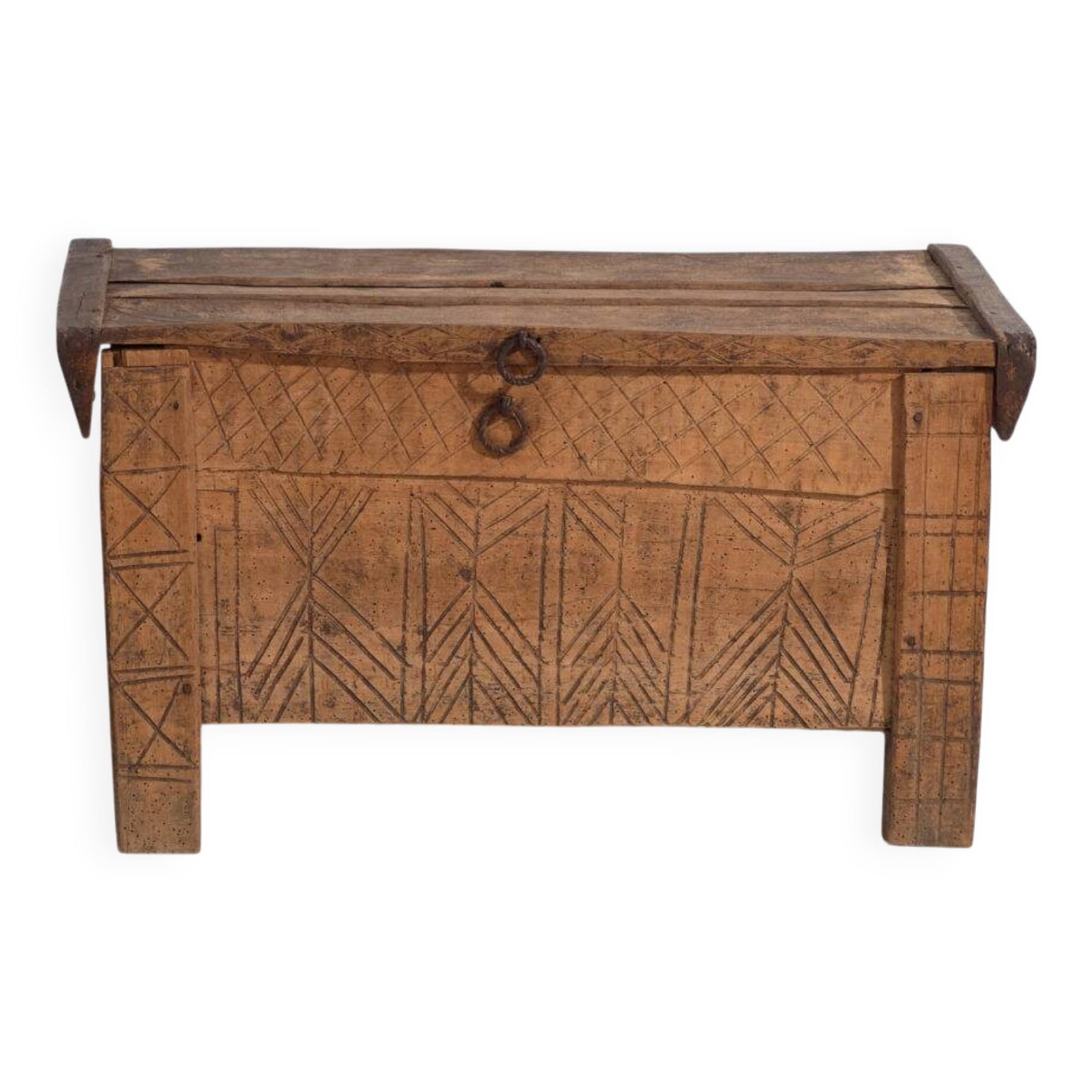 Folk chest in carved beech – Transylvania, circa 1880-1900