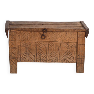 Folk chest in carved beech – Transylvania, circa 1880-1900