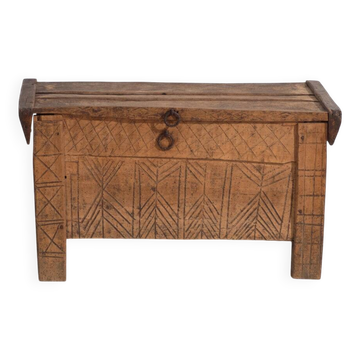 Folk chest in carved beech – Transylvania, circa 1880-1900