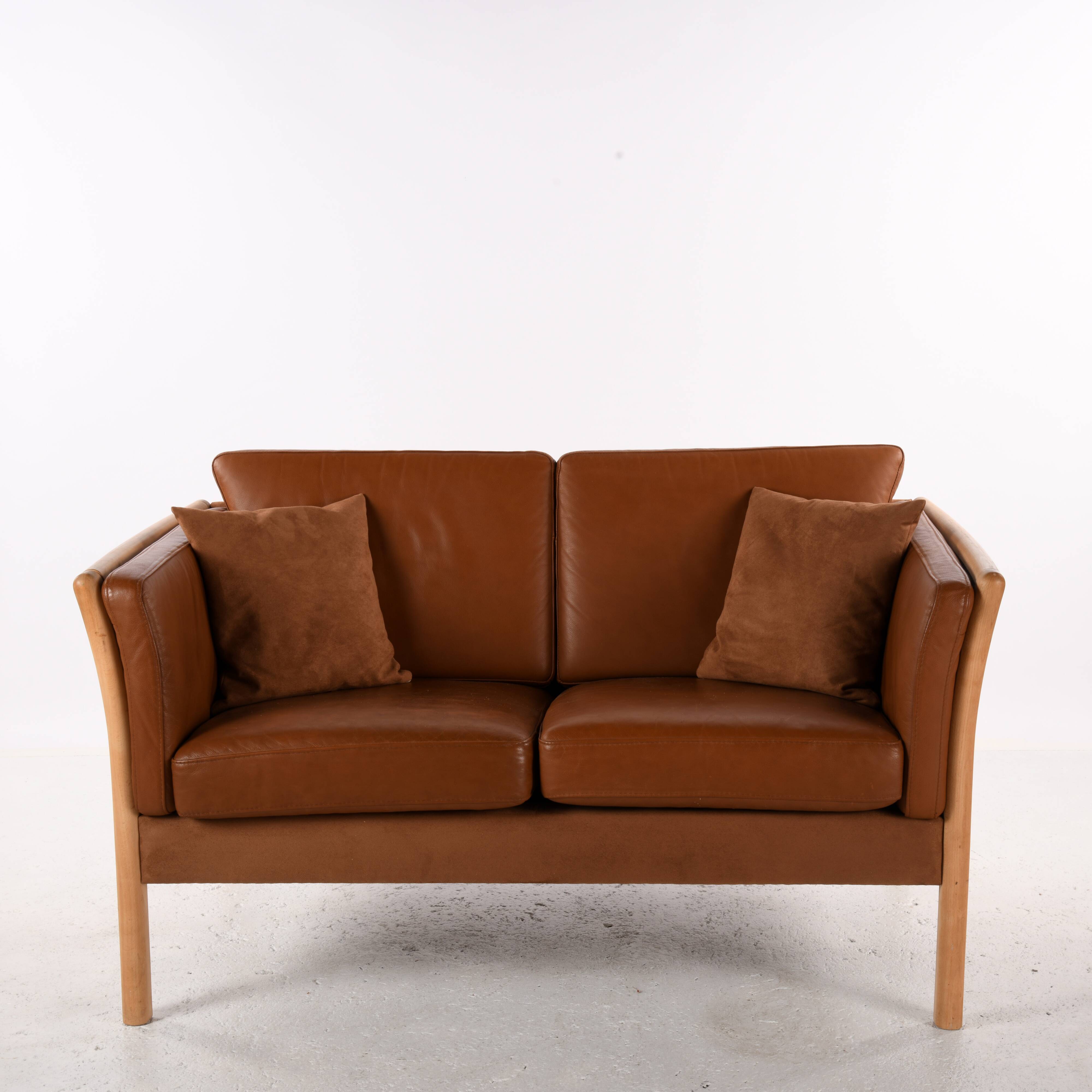 Scandinavian 2-seater leather sofa