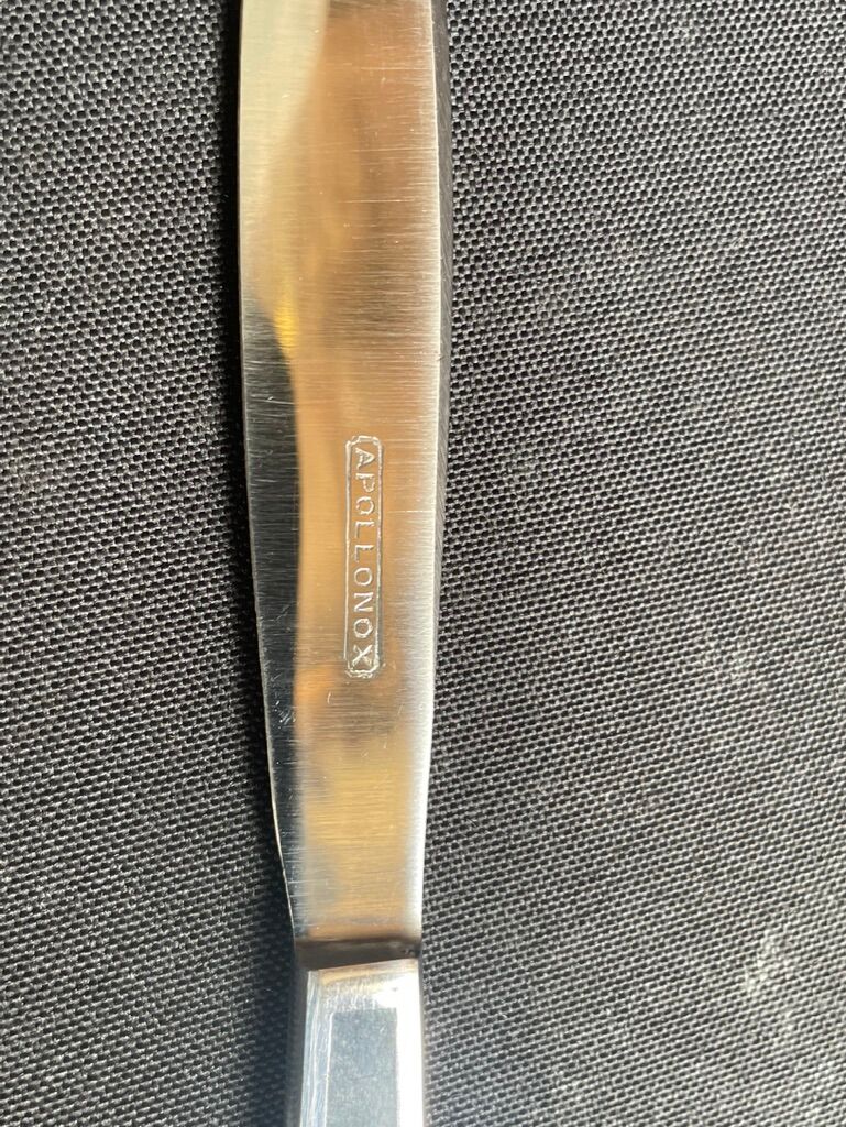 12 "Apollonox" fruit knives on silver metal support
