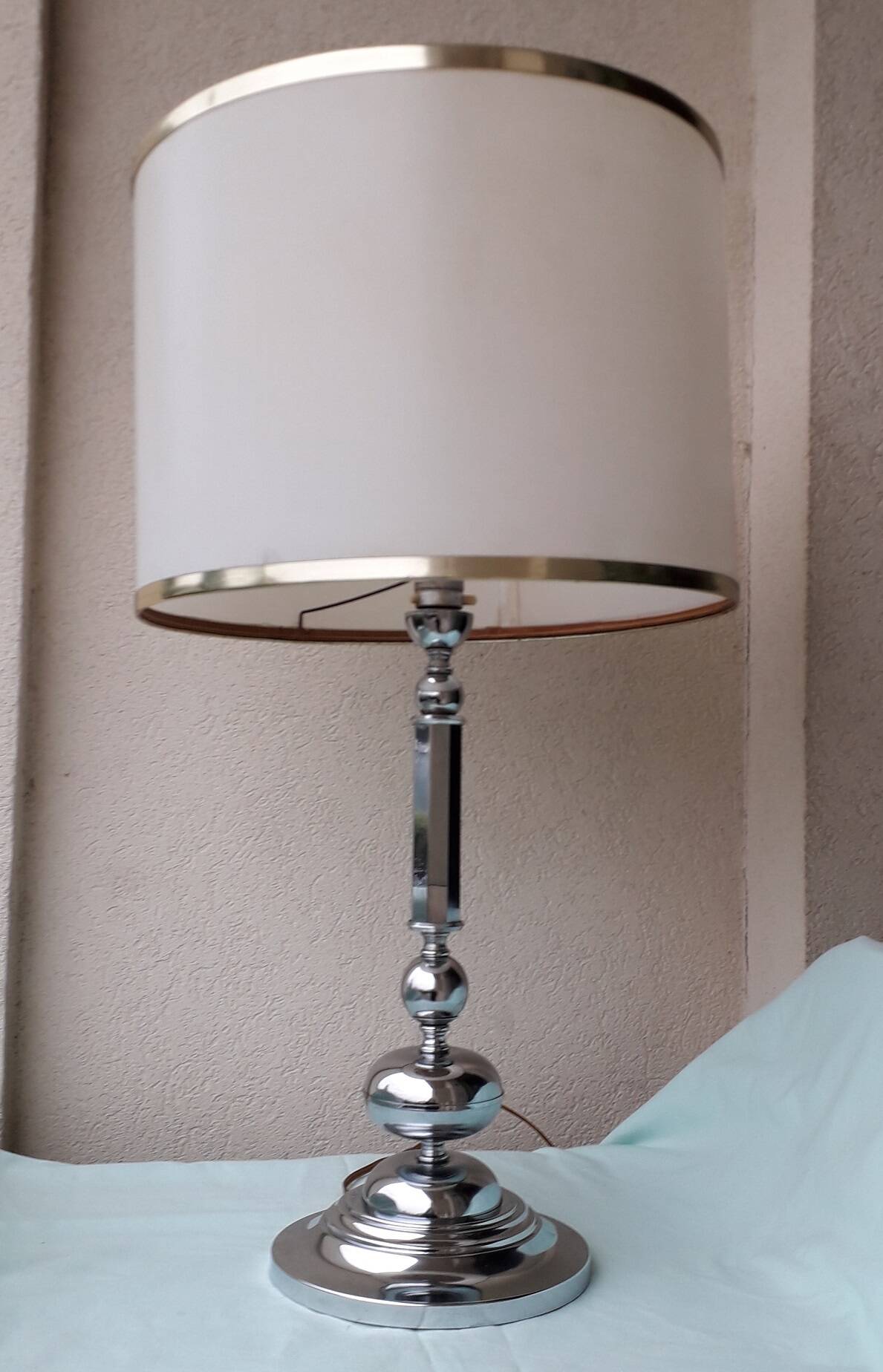 Lampe en métal chromé