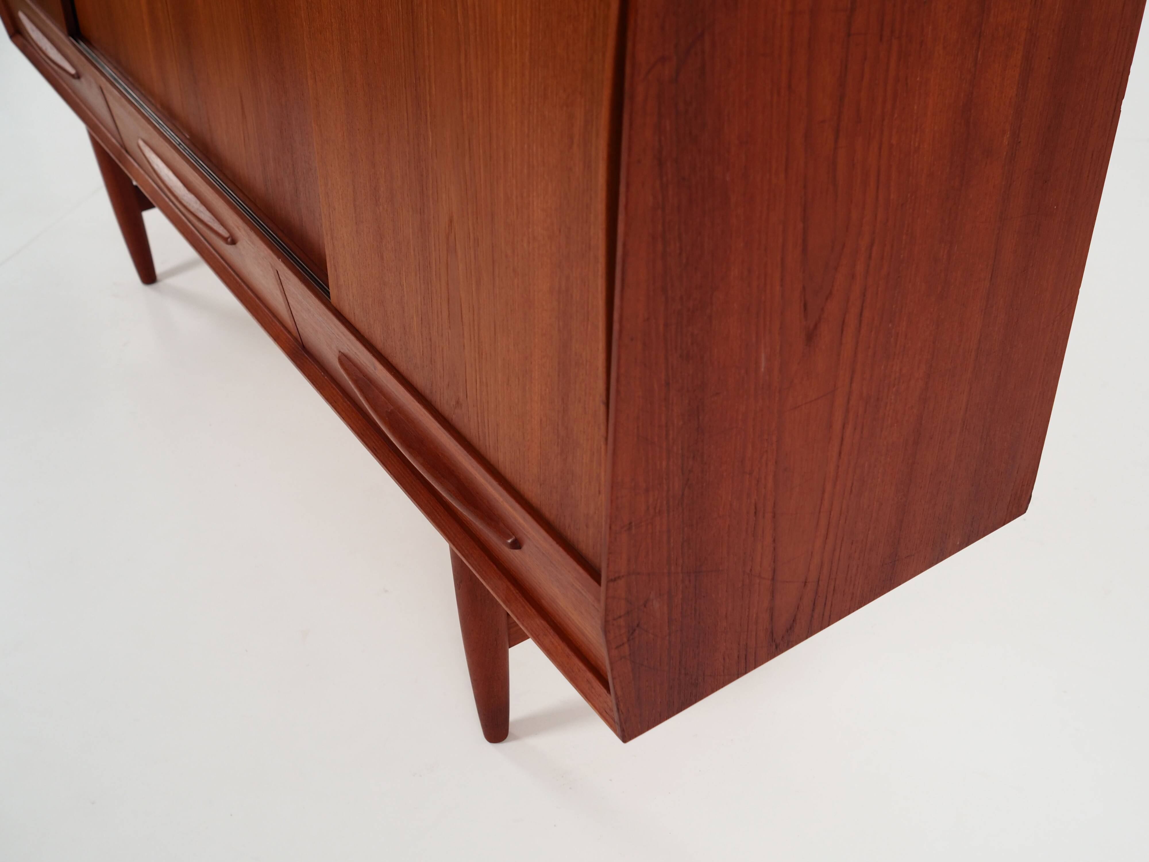 Highboard tekowy, duński design, lata 70, produkcja: Dania