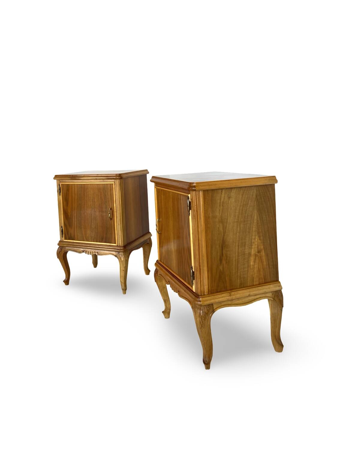 Tables de chevet italiennes en placage de noyer du milieu du siècle, années 1960.