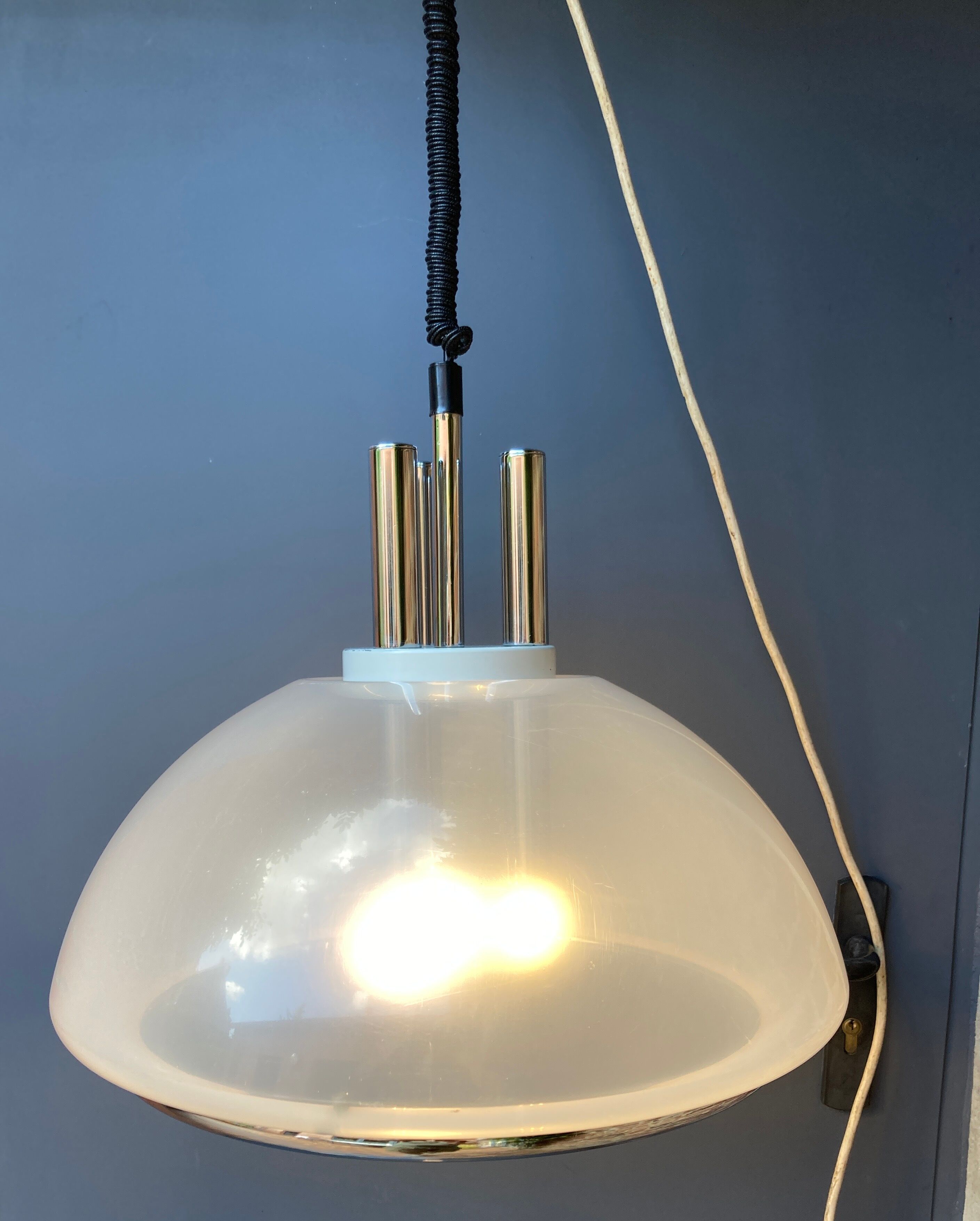 Vintage Italian suspension in rise and down