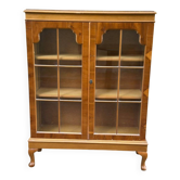 Chippendale display cabinet in wood, English Queen Anne dresser bookcase from 1960.