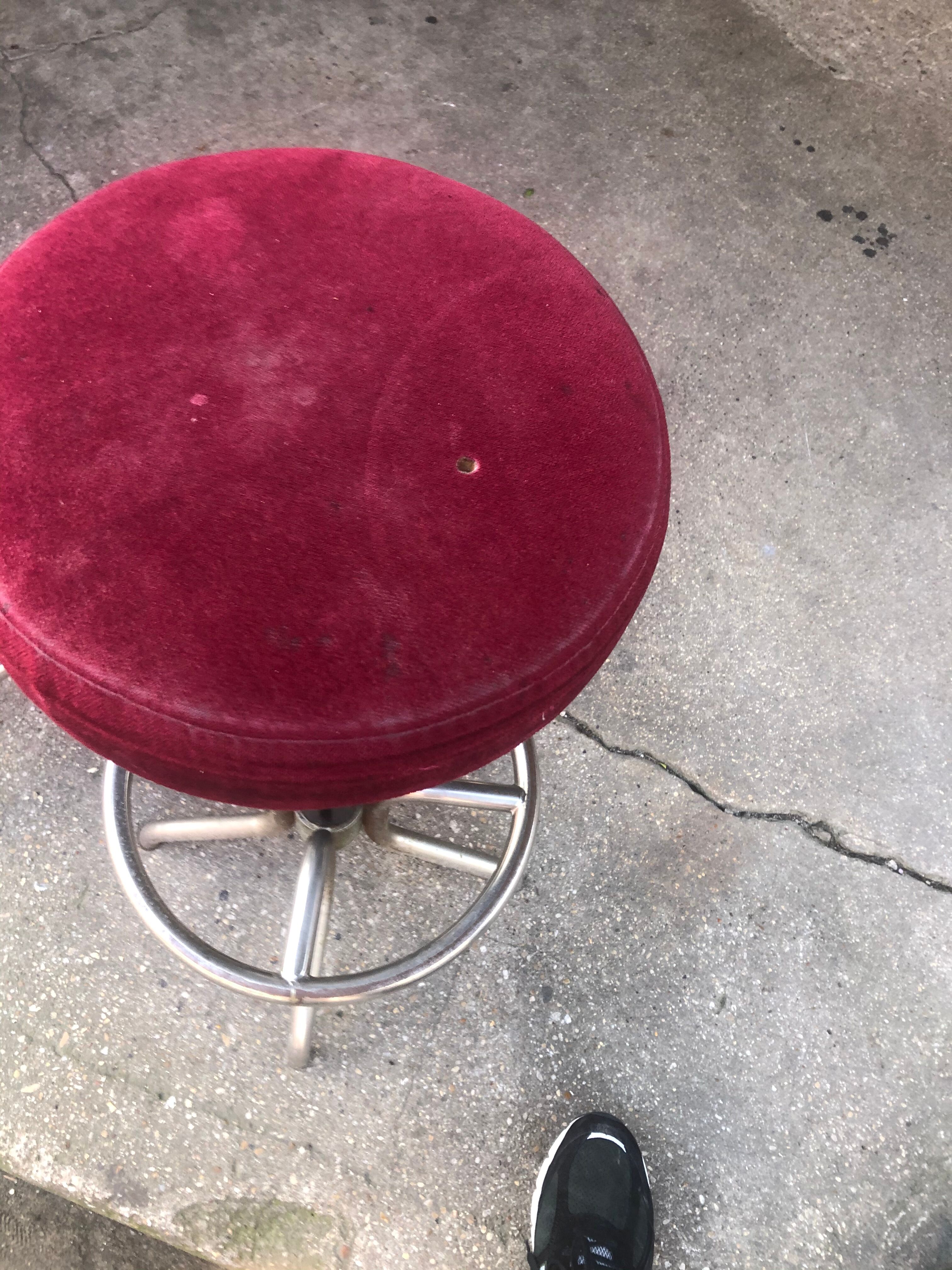 2 bar stools