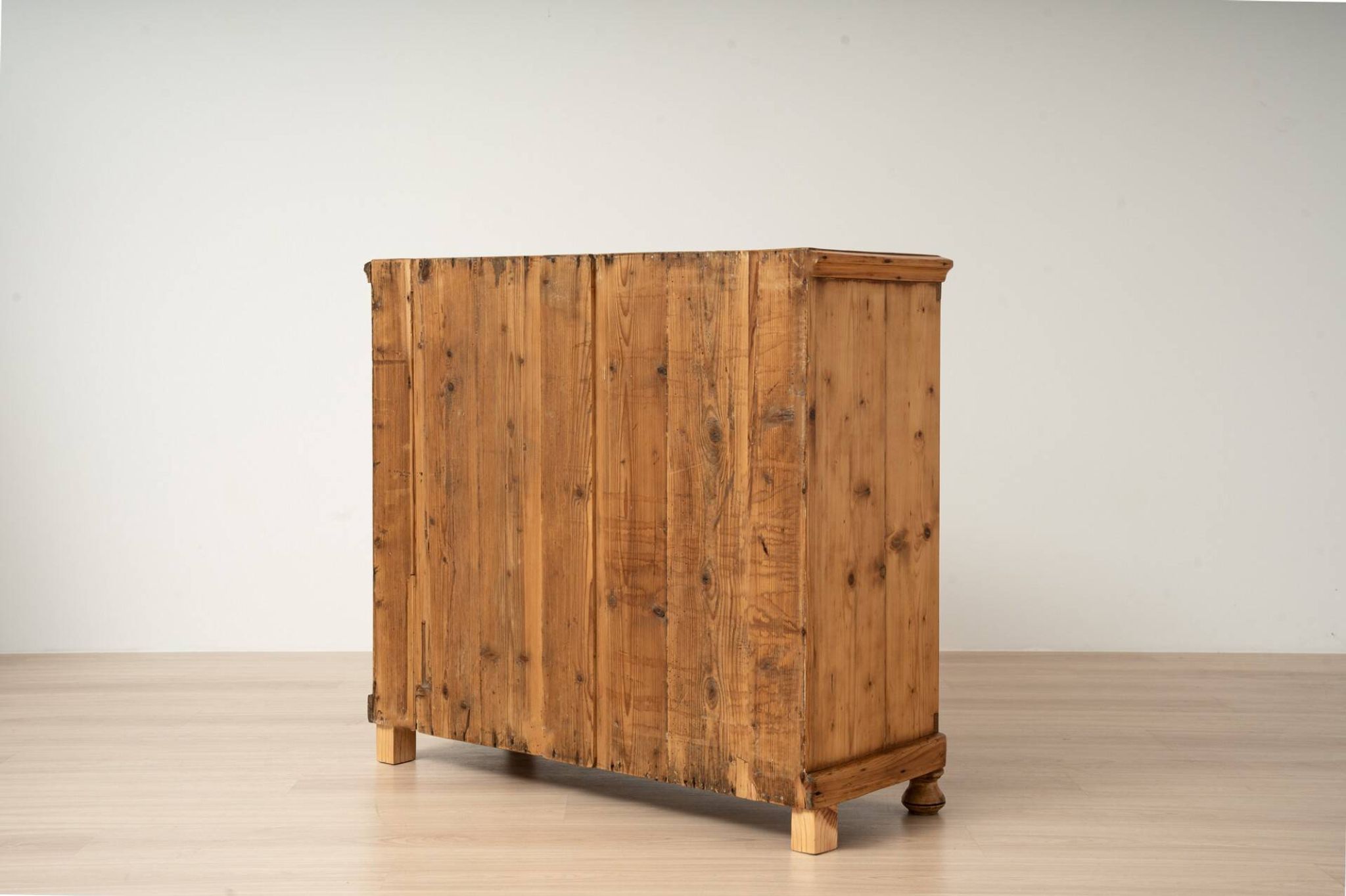 Cabinet Biedermeier en pin ancien avec 4 tiroirs