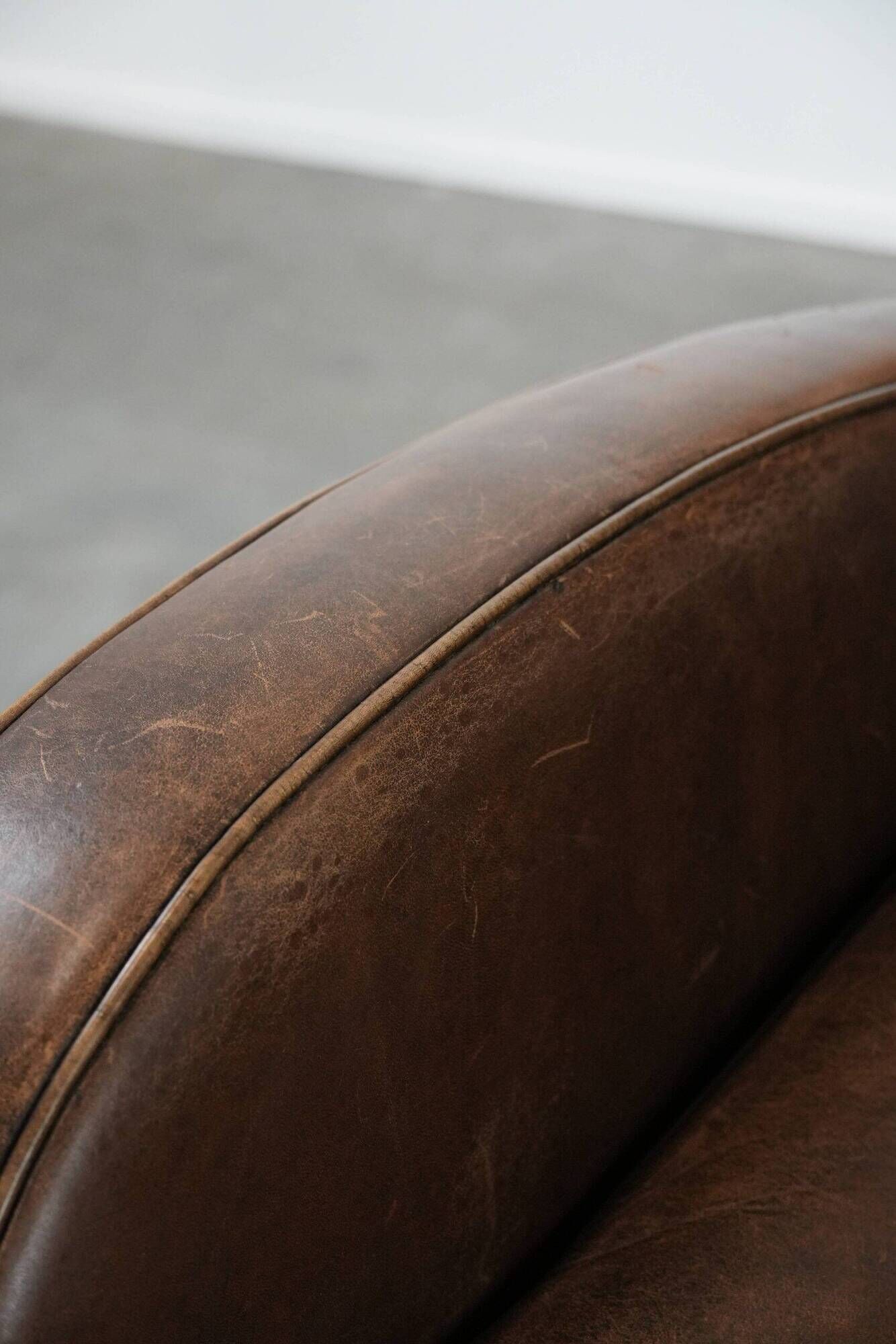 Elegant set of two sheepskin leather armchairs with beautiful round shapes