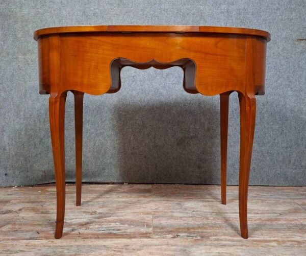 coiffeuse de style Louis XV de forme haricot , élégante et très décorative